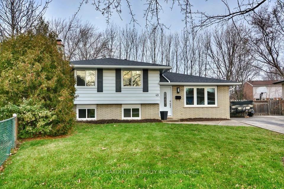 Photo 3 of 49 Bendingroad Crescent, St. Catharines, Lakeport — HOMEH