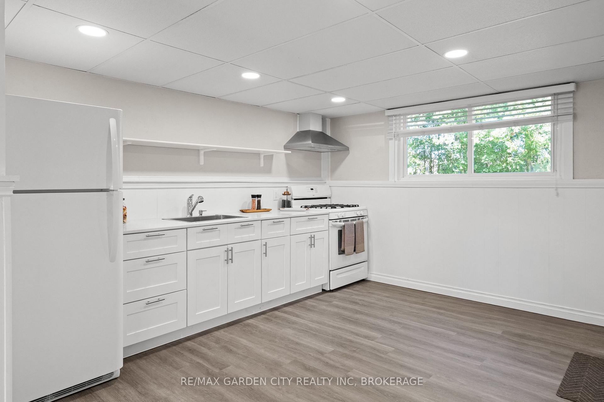 Photo 6 of 49 Bendingroad Crescent, St. Catharines, Lakeport — HOMEH
