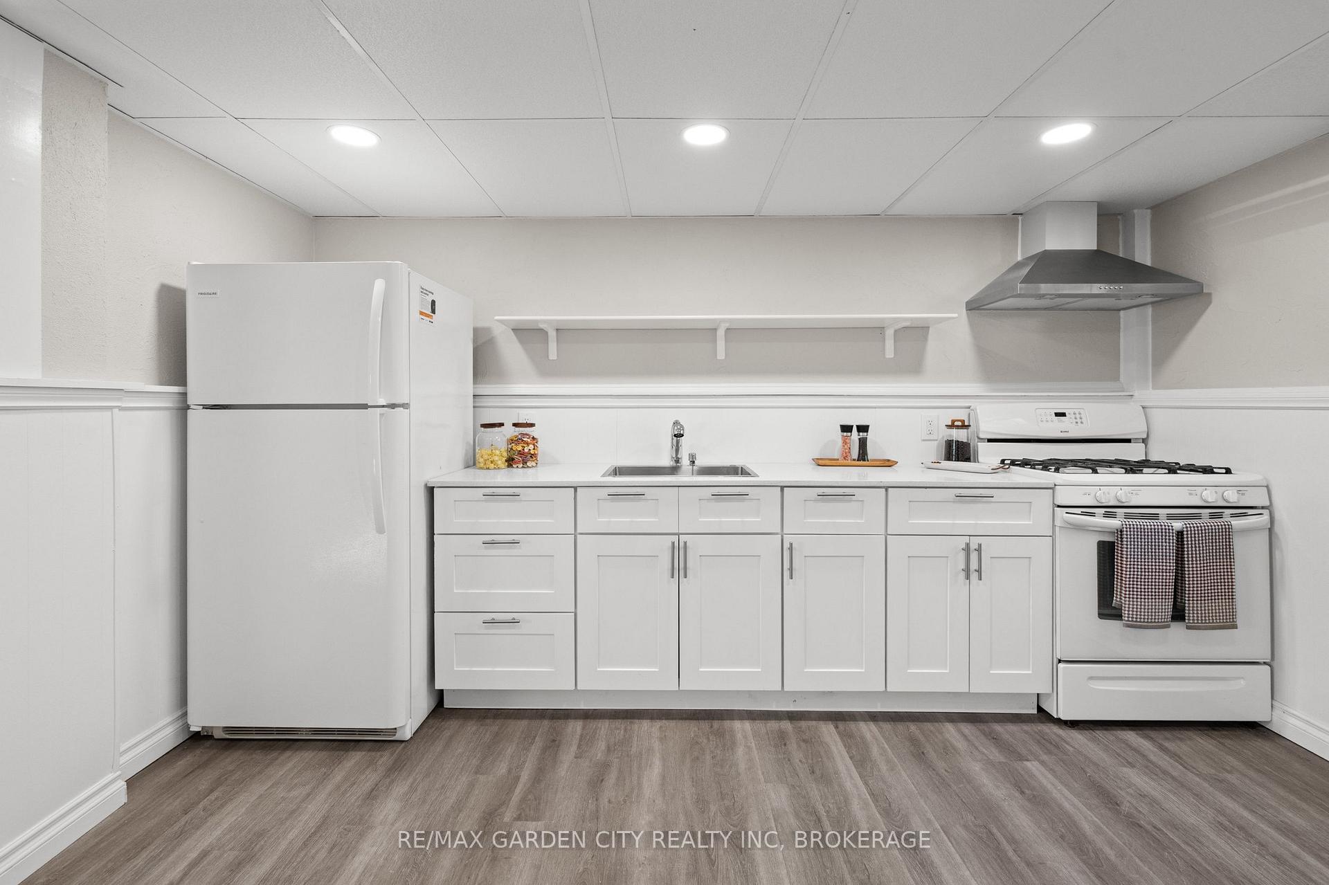 Photo 7 of 49 Bendingroad Crescent, St. Catharines, Lakeport — HOMEH