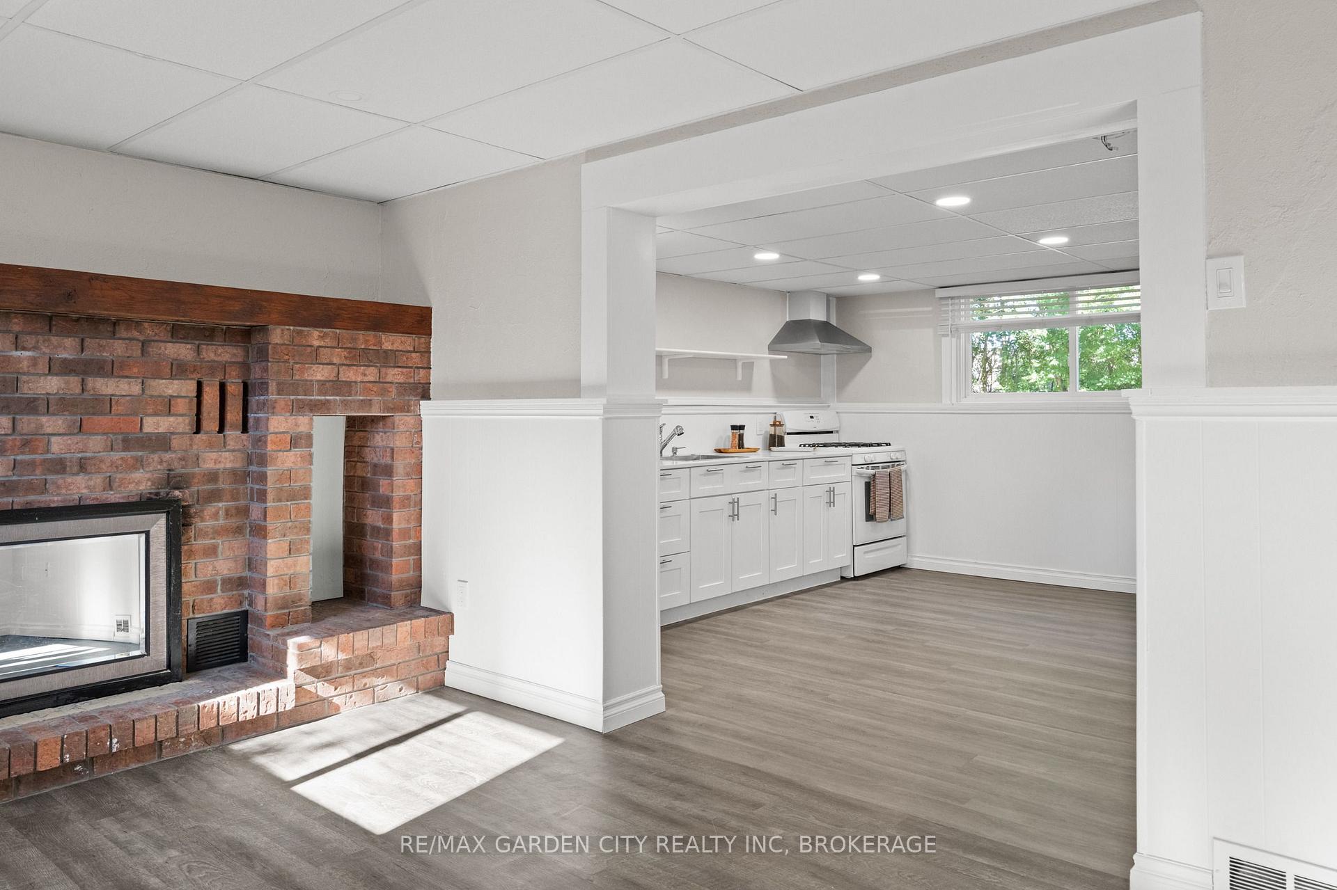 Photo 8 of 49 Bendingroad Crescent, St. Catharines, Lakeport — HOMEH