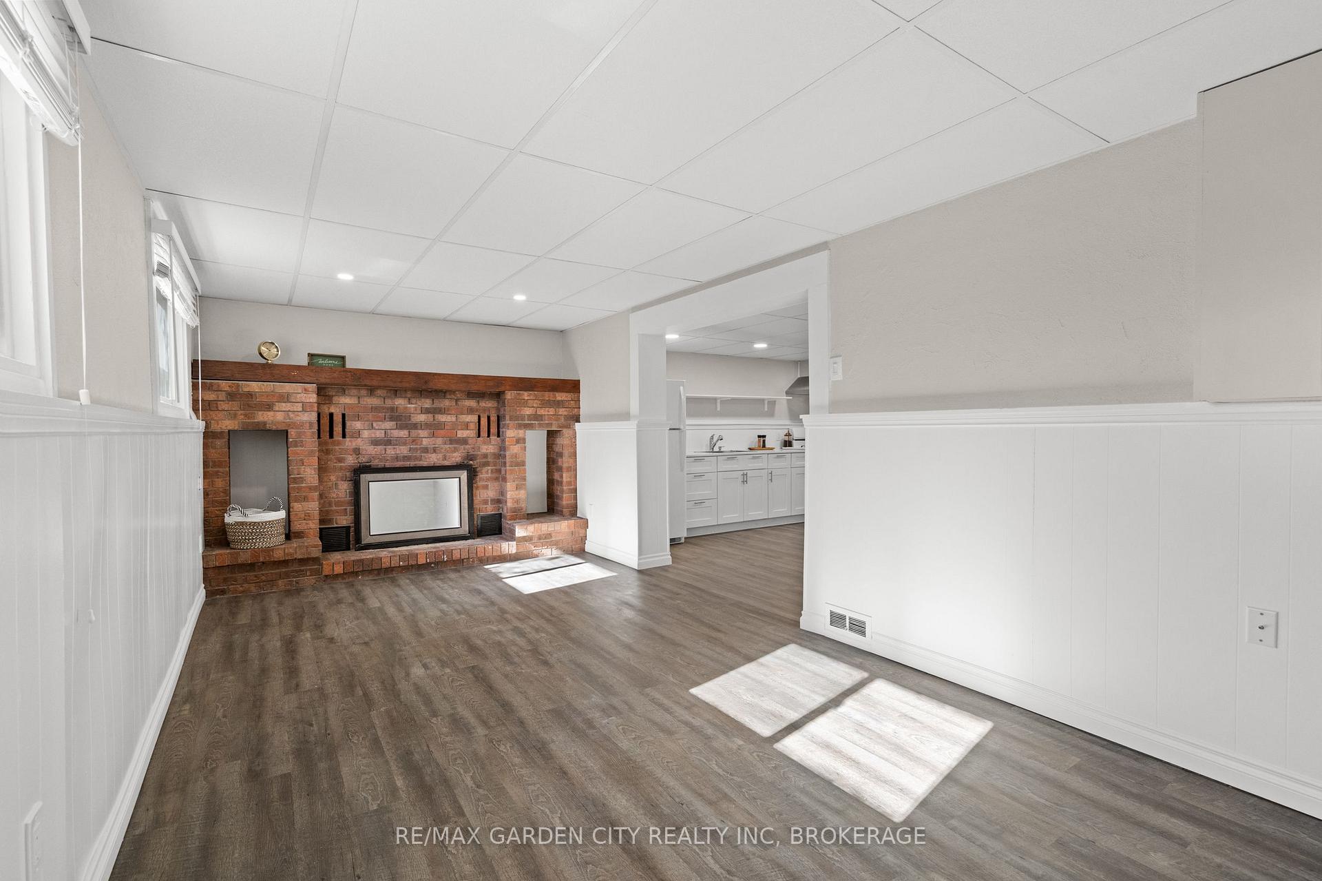 Photo 9 of 49 Bendingroad Crescent, St. Catharines, Lakeport — HOMEH