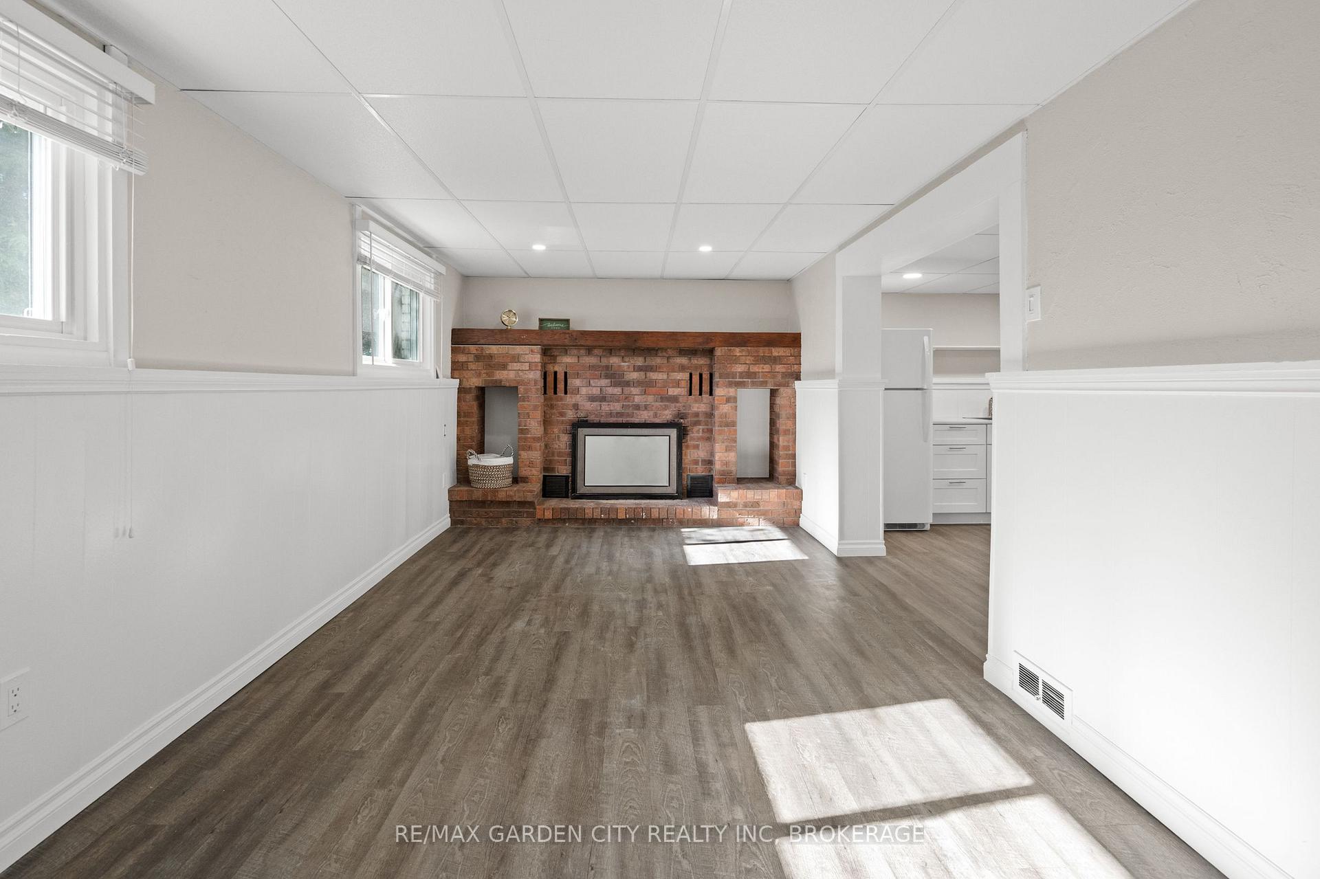 Photo 10 of 49 Bendingroad Crescent, St. Catharines, Lakeport — HOMEH