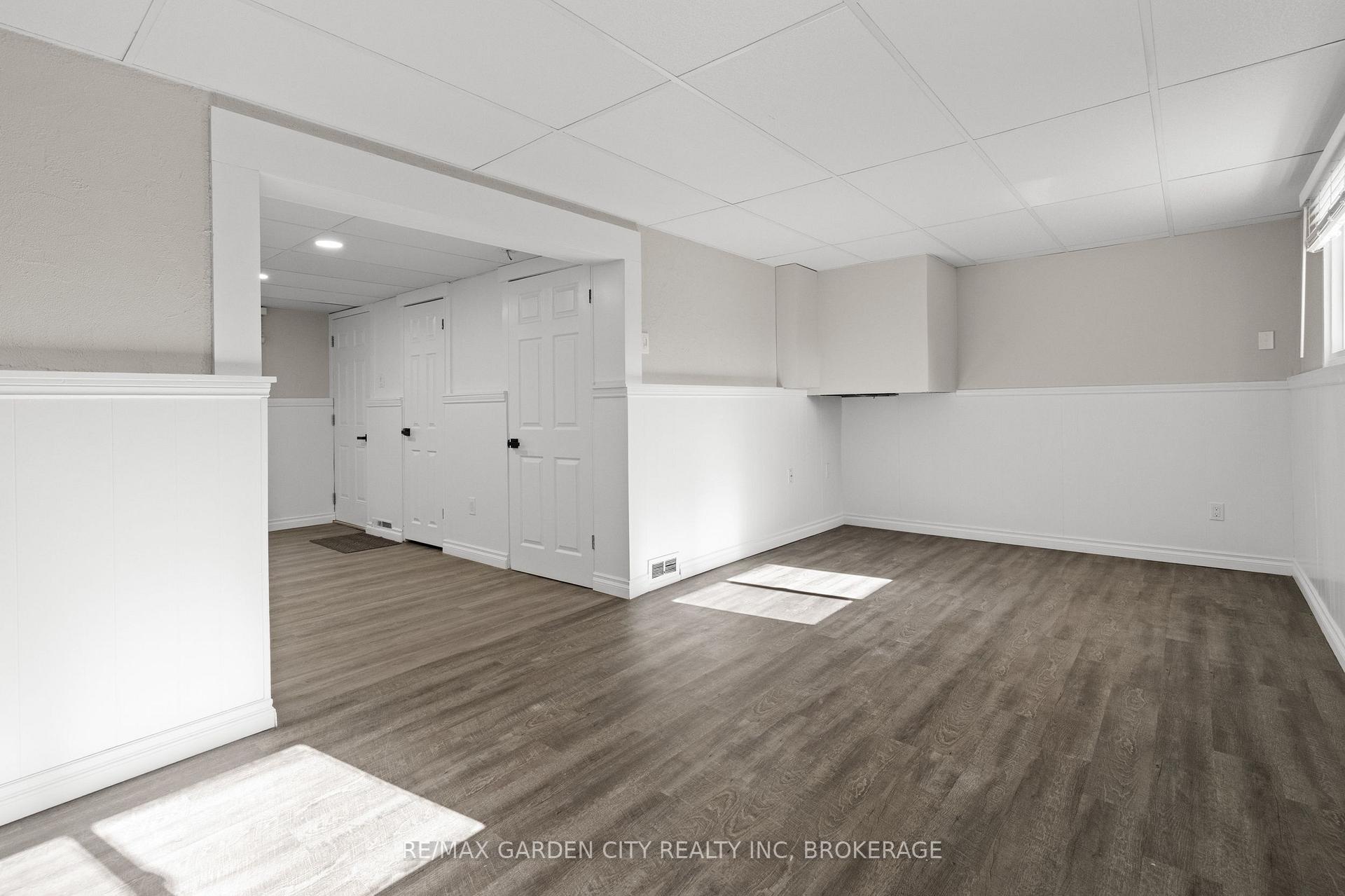 Photo 15 of 49 Bendingroad Crescent, St. Catharines, Lakeport — HOMEH