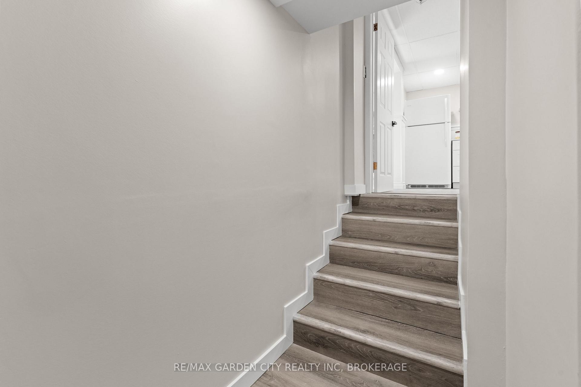 Photo 17 of 49 Bendingroad Crescent, St. Catharines, Lakeport — HOMEH