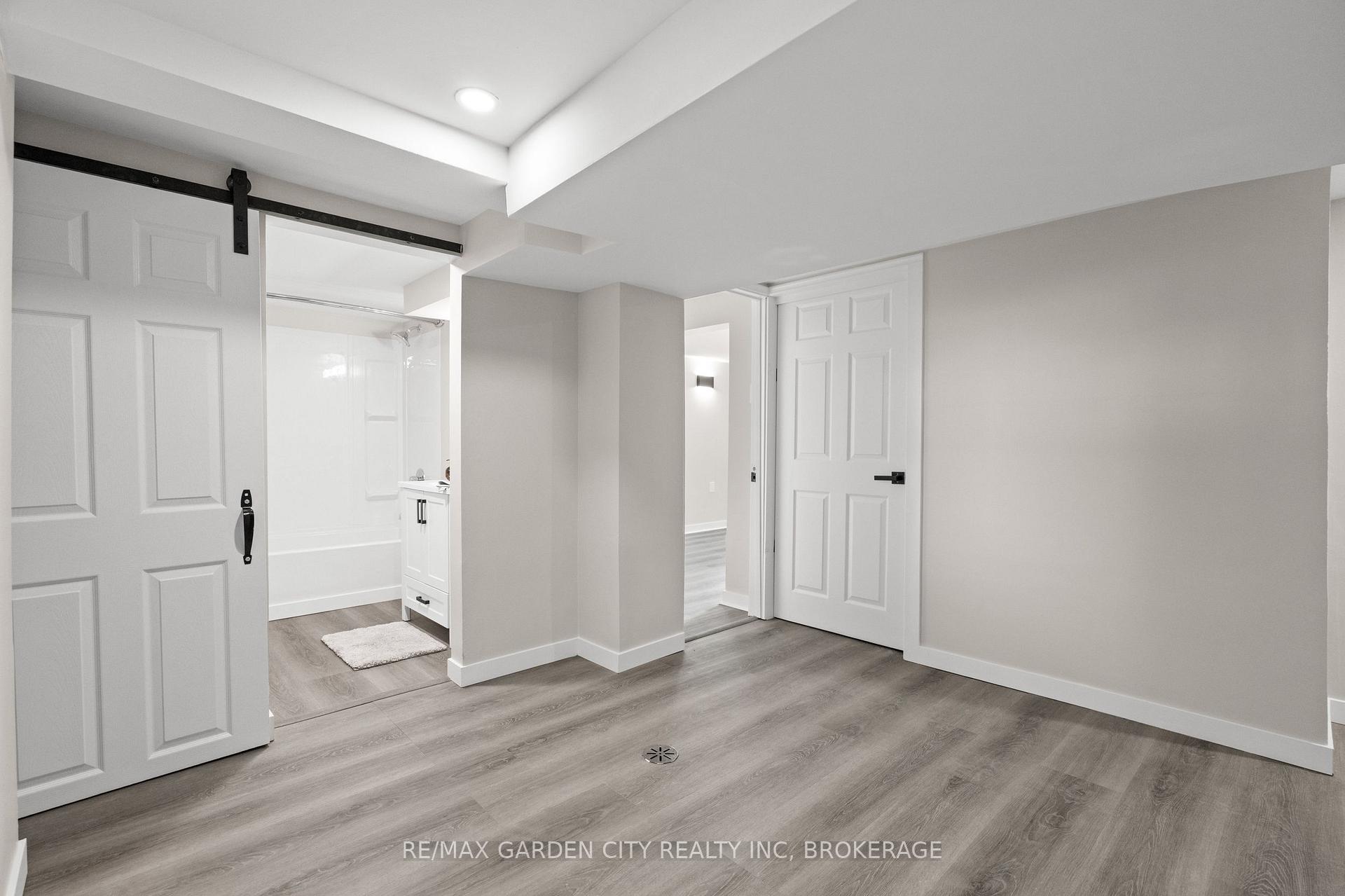 Photo 19 of 49 Bendingroad Crescent, St. Catharines, Lakeport — HOMEH