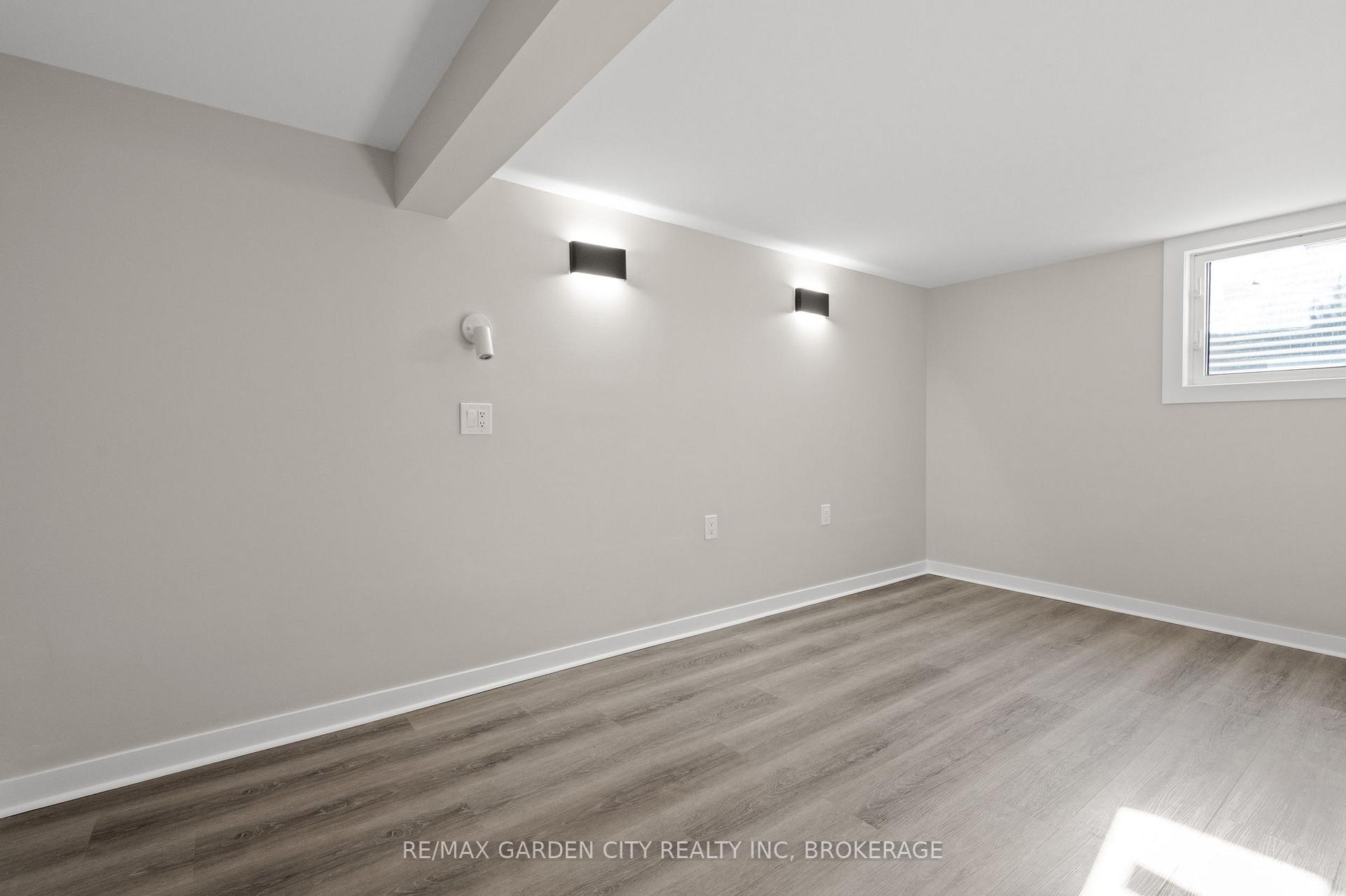 Photo 24 of 49 Bendingroad Crescent, St. Catharines, Lakeport — HOMEH