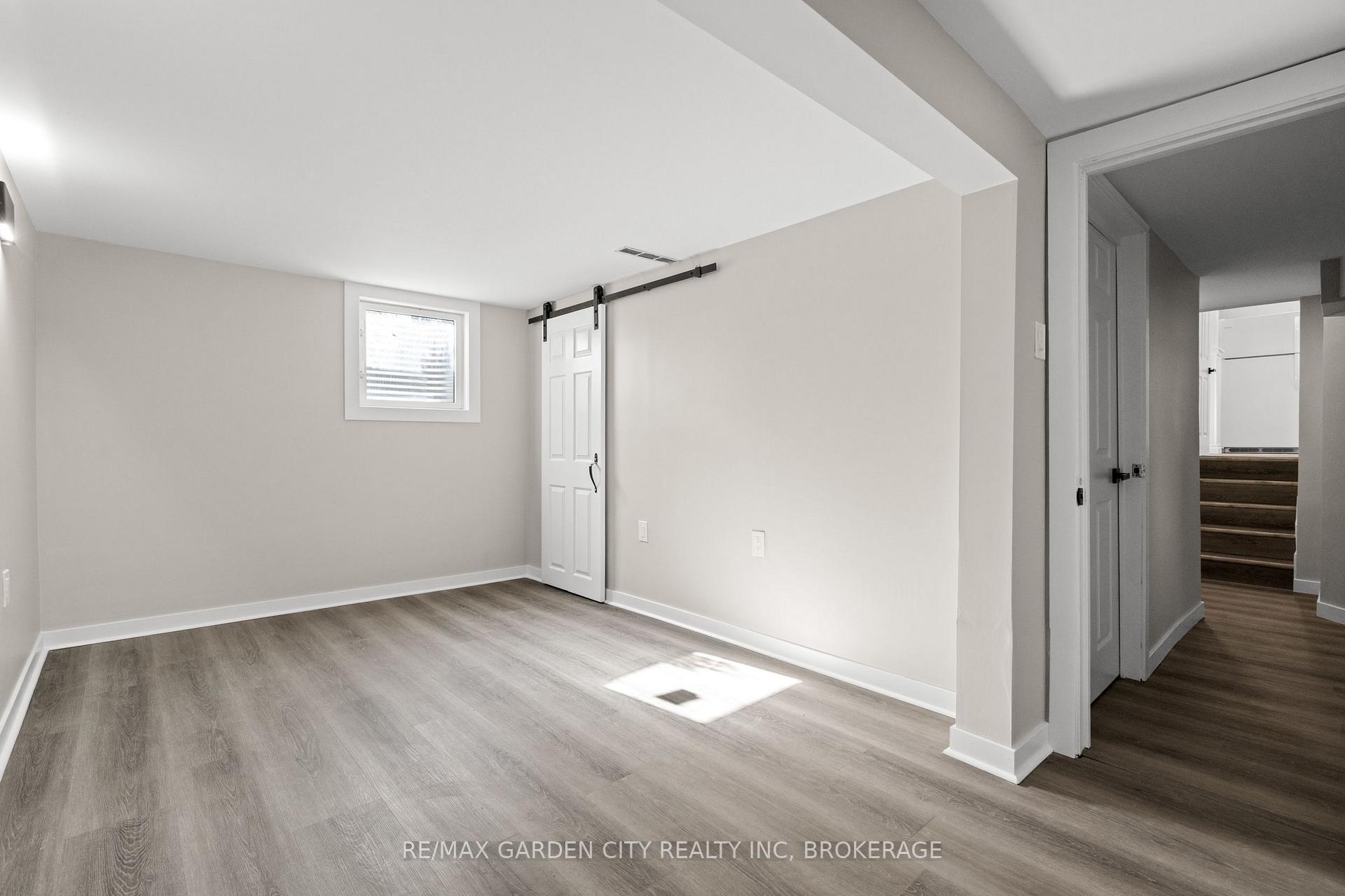 Photo 26 of 49 Bendingroad Crescent, St. Catharines, Lakeport — HOMEH