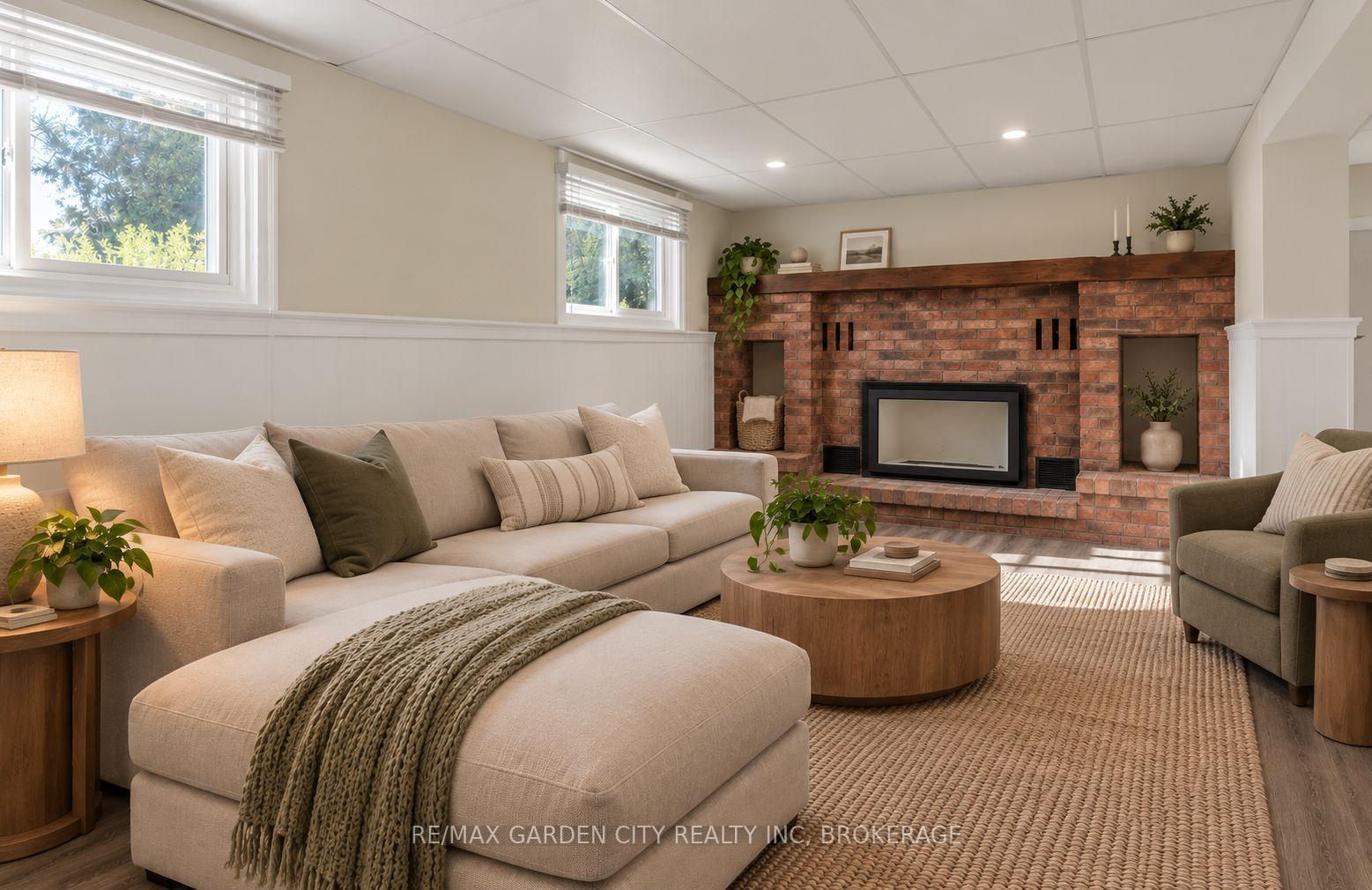 Photo 12 of 49 Bendingroad Crescent, St. Catharines, Lakeport — HOMEH