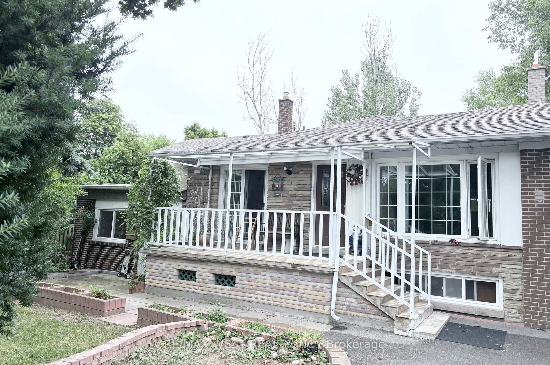 Photo 3 of 63 Summerside Crescent, North York, Hillcrest Village — HOMEH