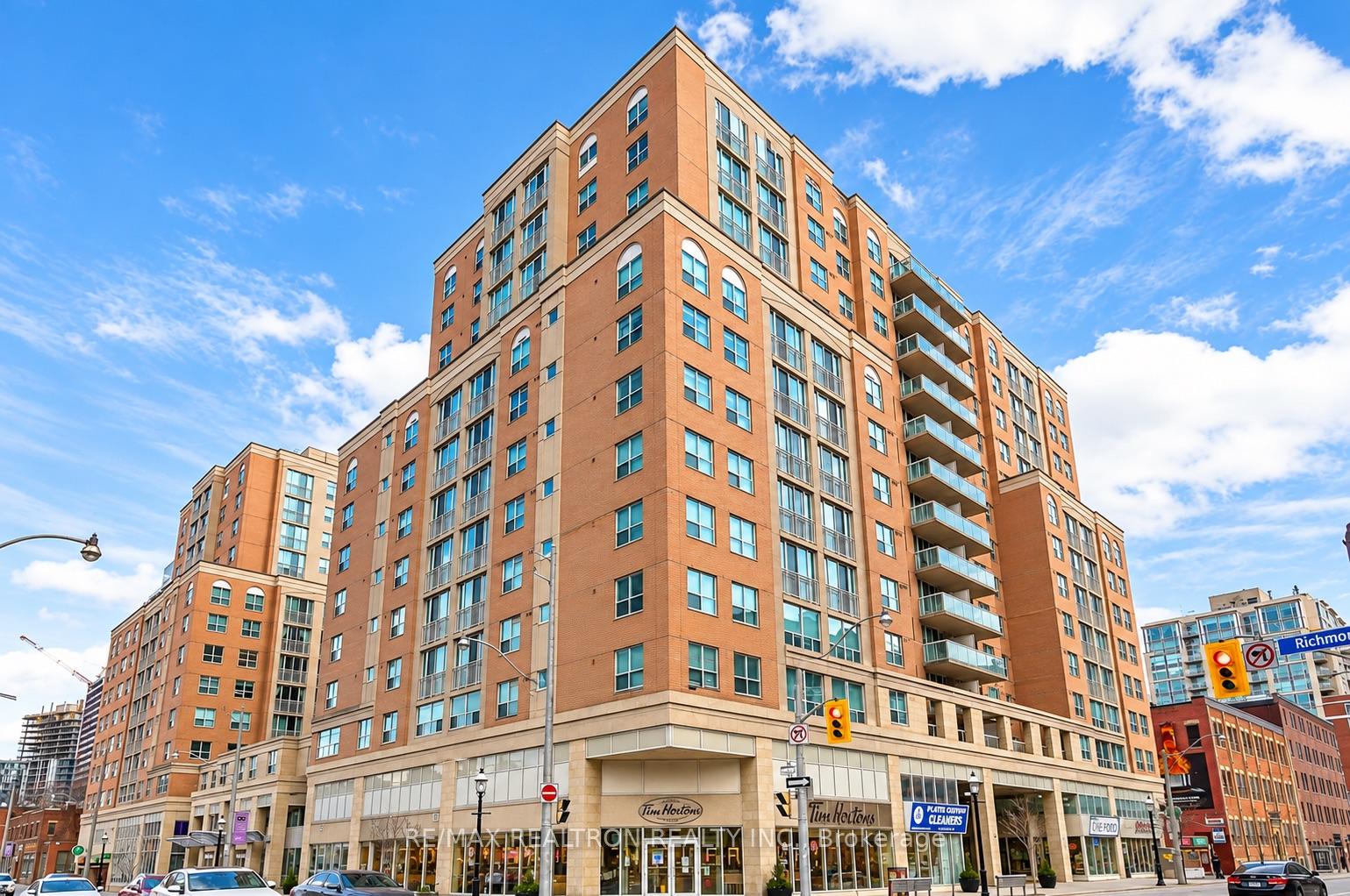 Front of Unit 957, 323 Richmond Street E