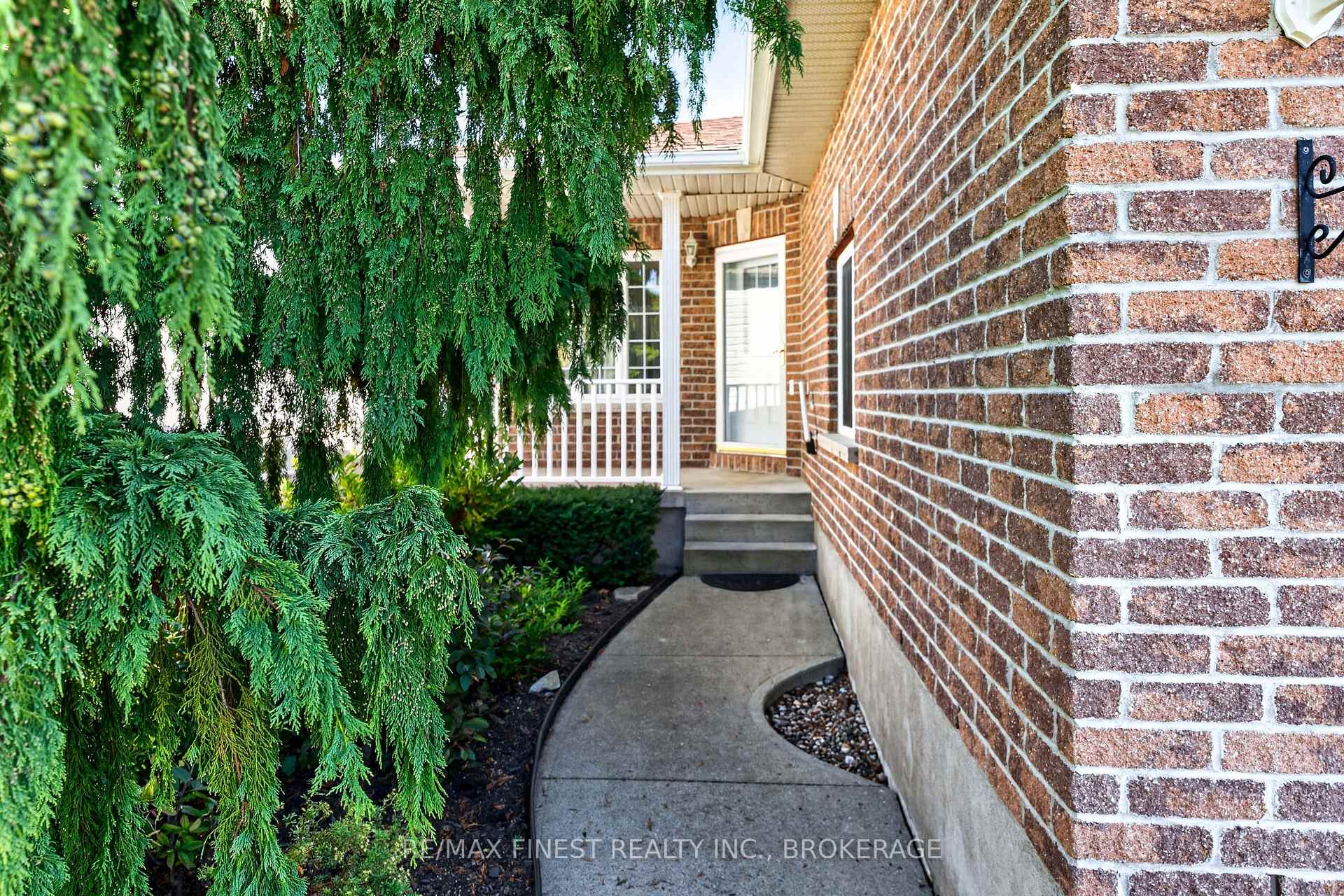 Photo 4 of 145 Macdougall Drive, Loyalist, Amherstview — HOMEH