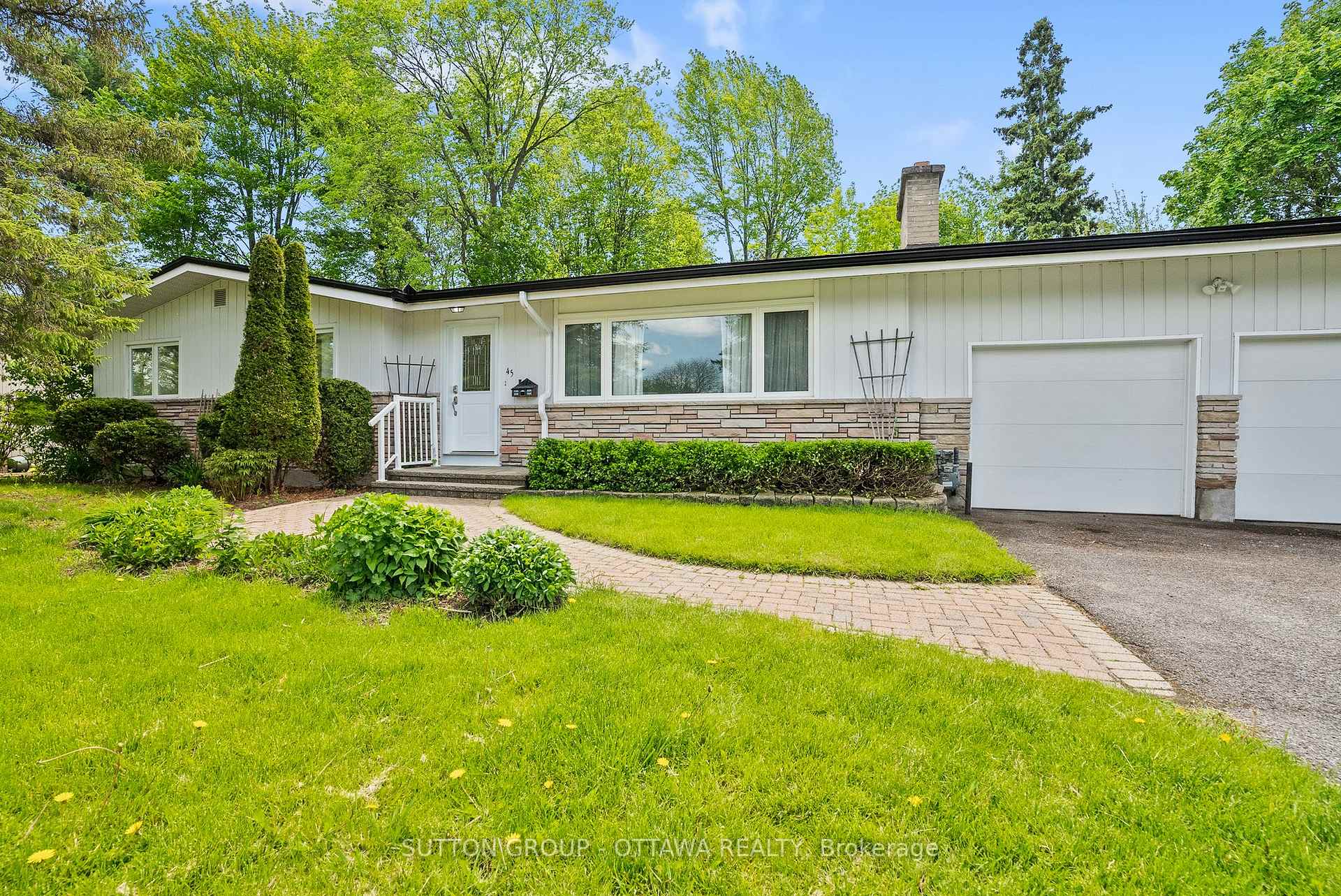 Photo 2 of 45 Larkspur Drive, Ottawa, Lynwood Village — HOMEH