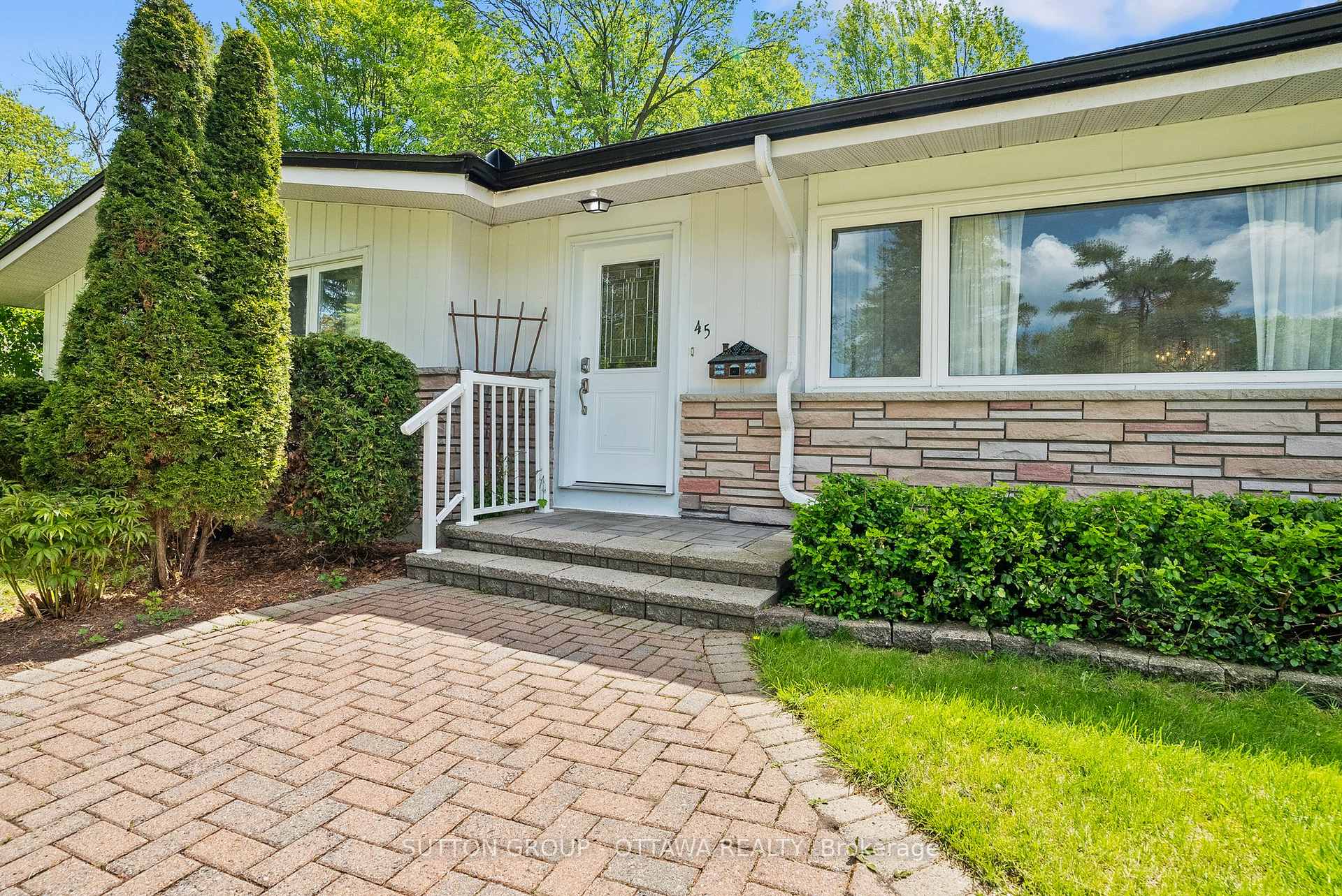 Photo 3 of 45 Larkspur Drive, Ottawa, Lynwood Village — HOMEH