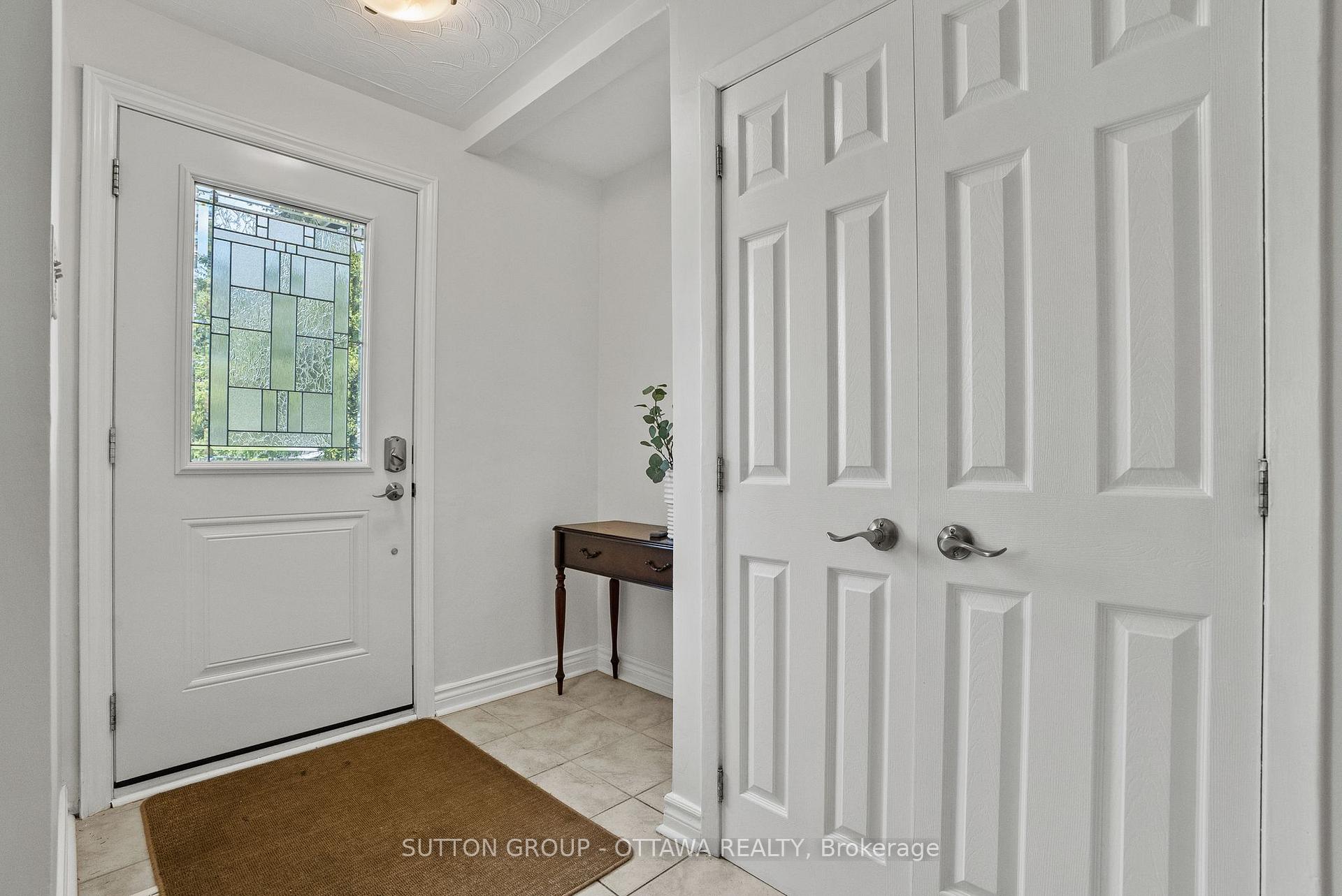 Photo 4 of 45 Larkspur Drive, Ottawa, Lynwood Village — HOMEH
