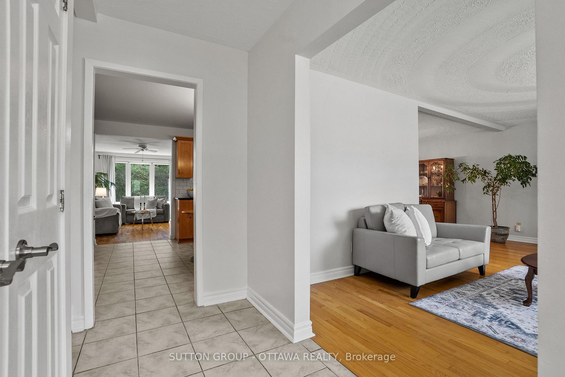 Photo 5 of 45 Larkspur Drive, Ottawa, Lynwood Village — HOMEH