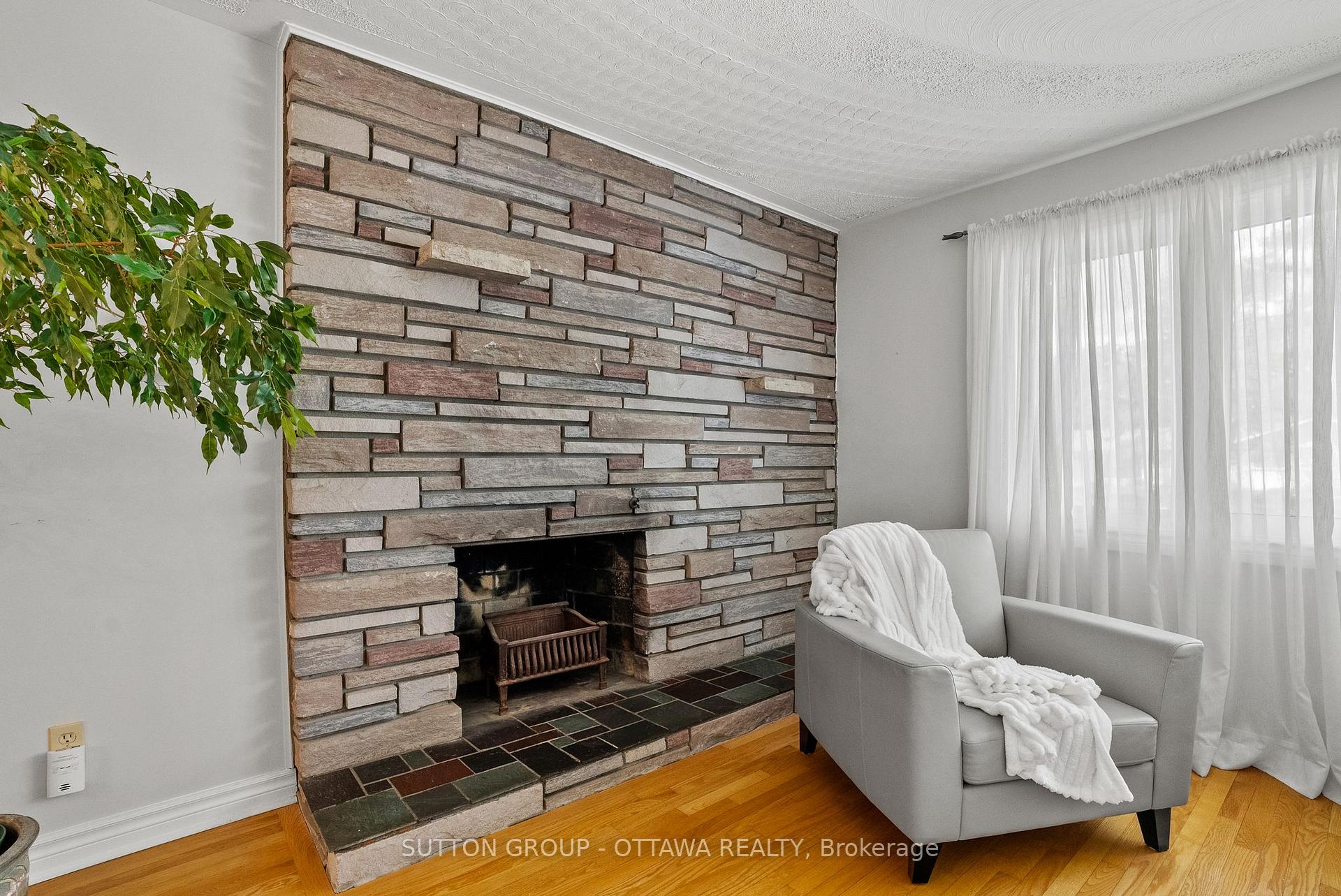 Photo 10 of 45 Larkspur Drive, Ottawa, Lynwood Village — HOMEH