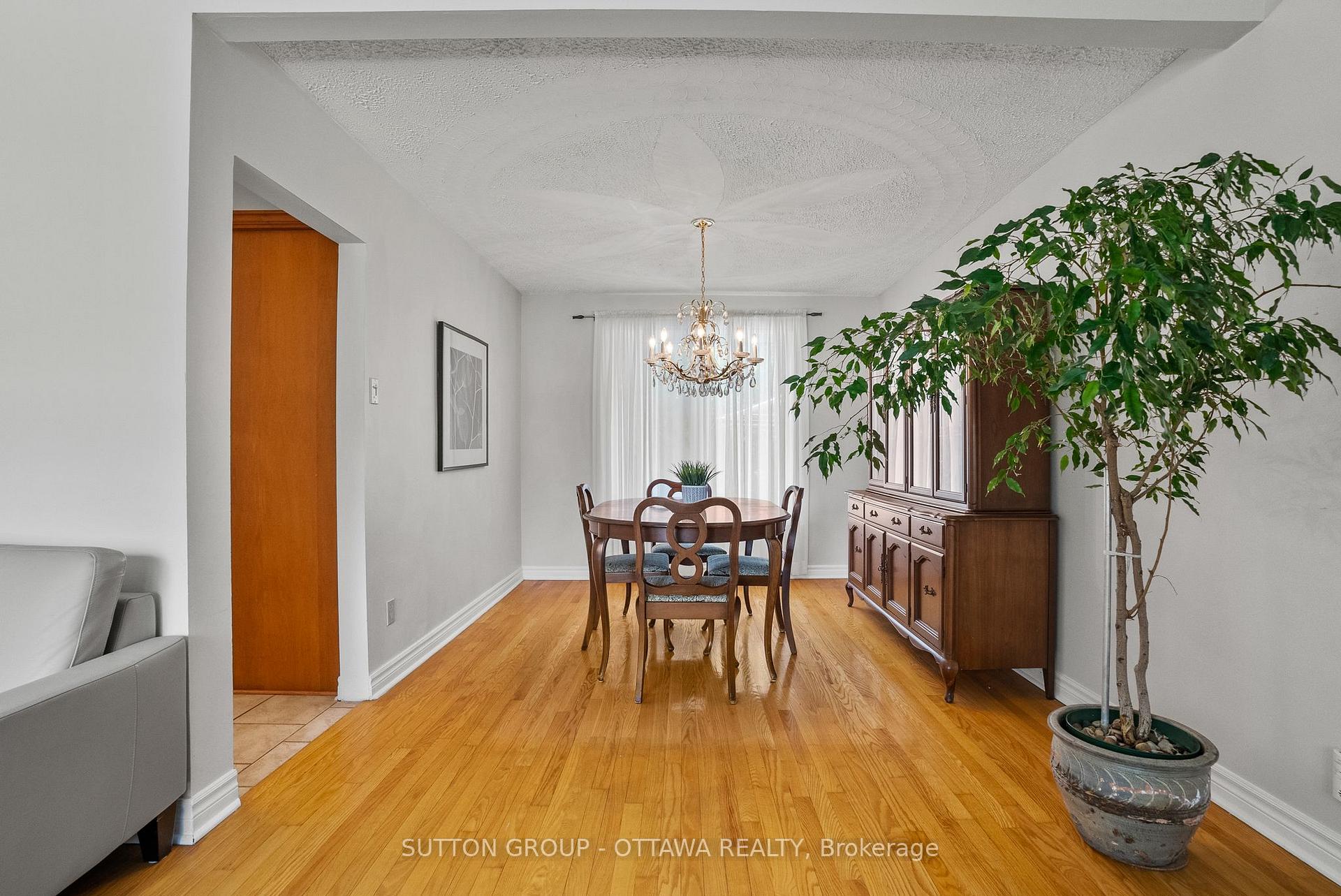 Photo 11 of 45 Larkspur Drive, Ottawa, Lynwood Village — HOMEH
