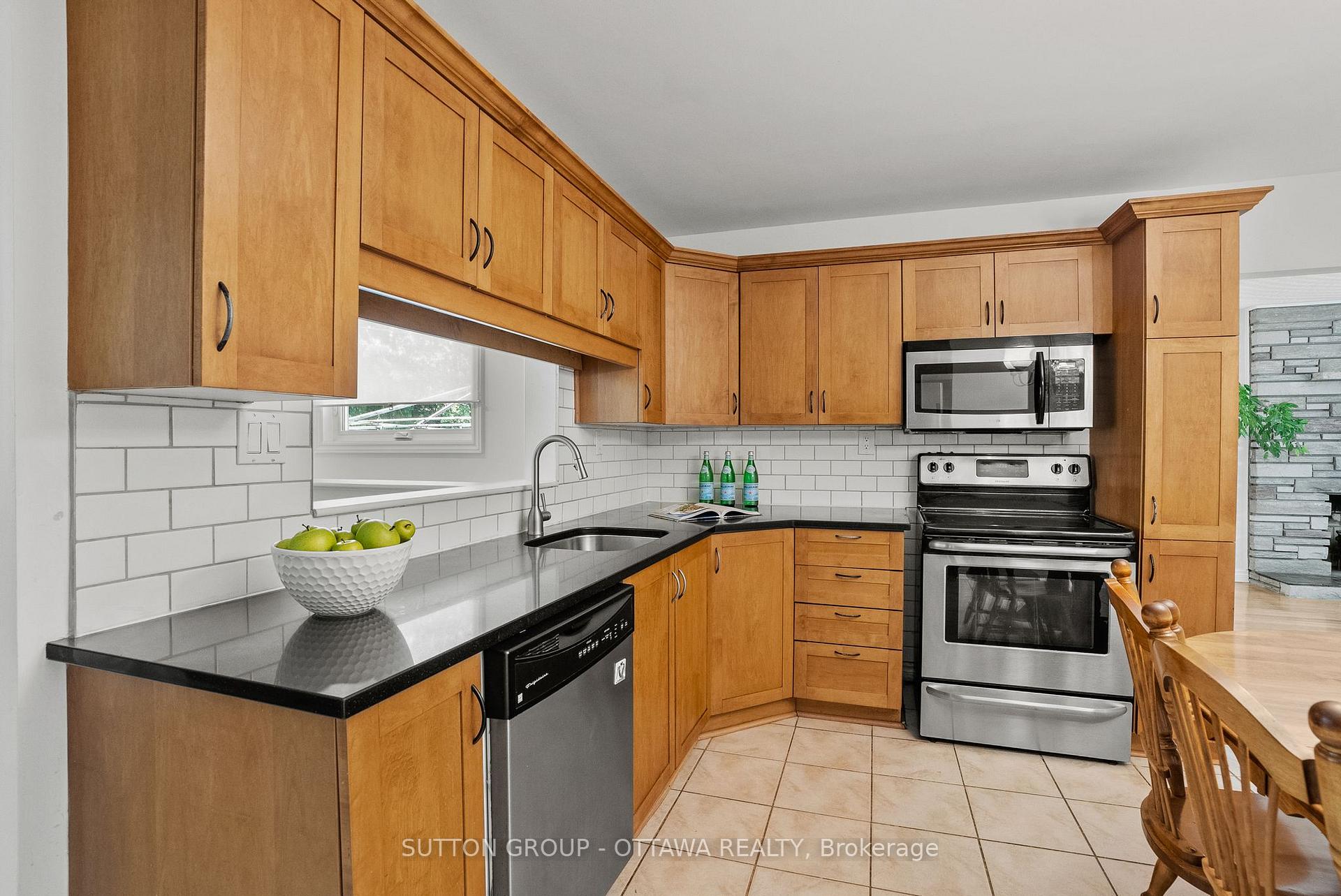 Photo 15 of 45 Larkspur Drive, Ottawa, Lynwood Village — HOMEH