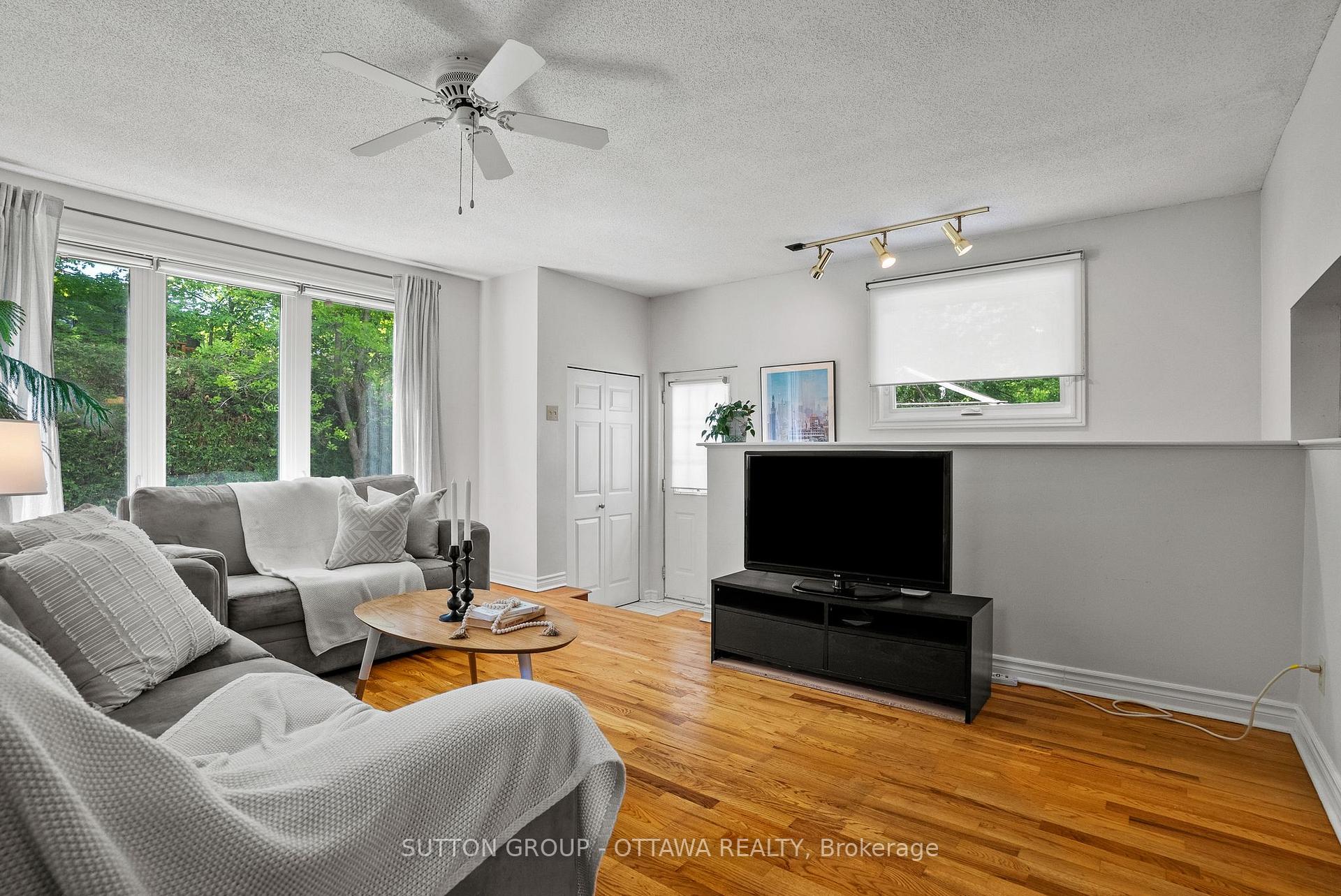 Photo 19 of 45 Larkspur Drive, Ottawa, Lynwood Village — HOMEH