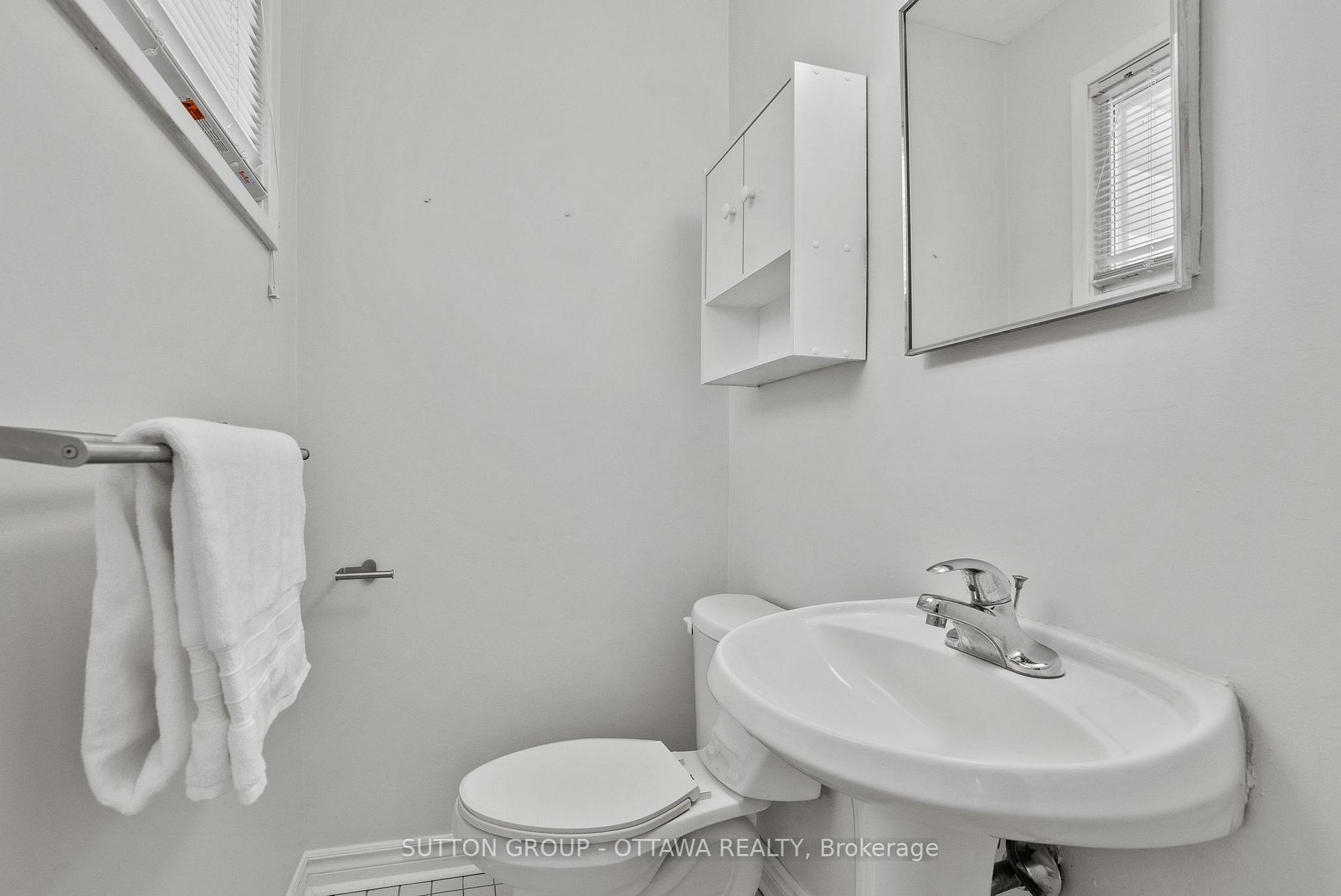 Photo 24 of 45 Larkspur Drive, Ottawa, Lynwood Village — HOMEH