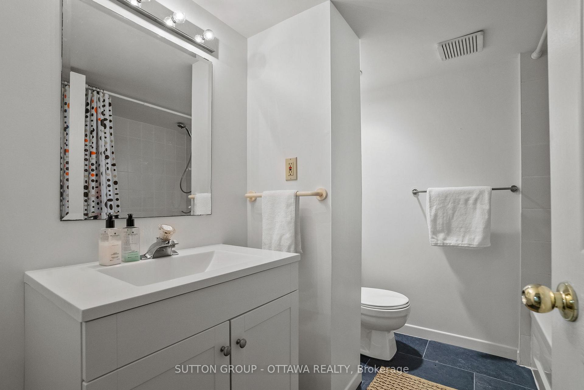 Photo 35 of 45 Larkspur Drive, Ottawa, Lynwood Village — HOMEH