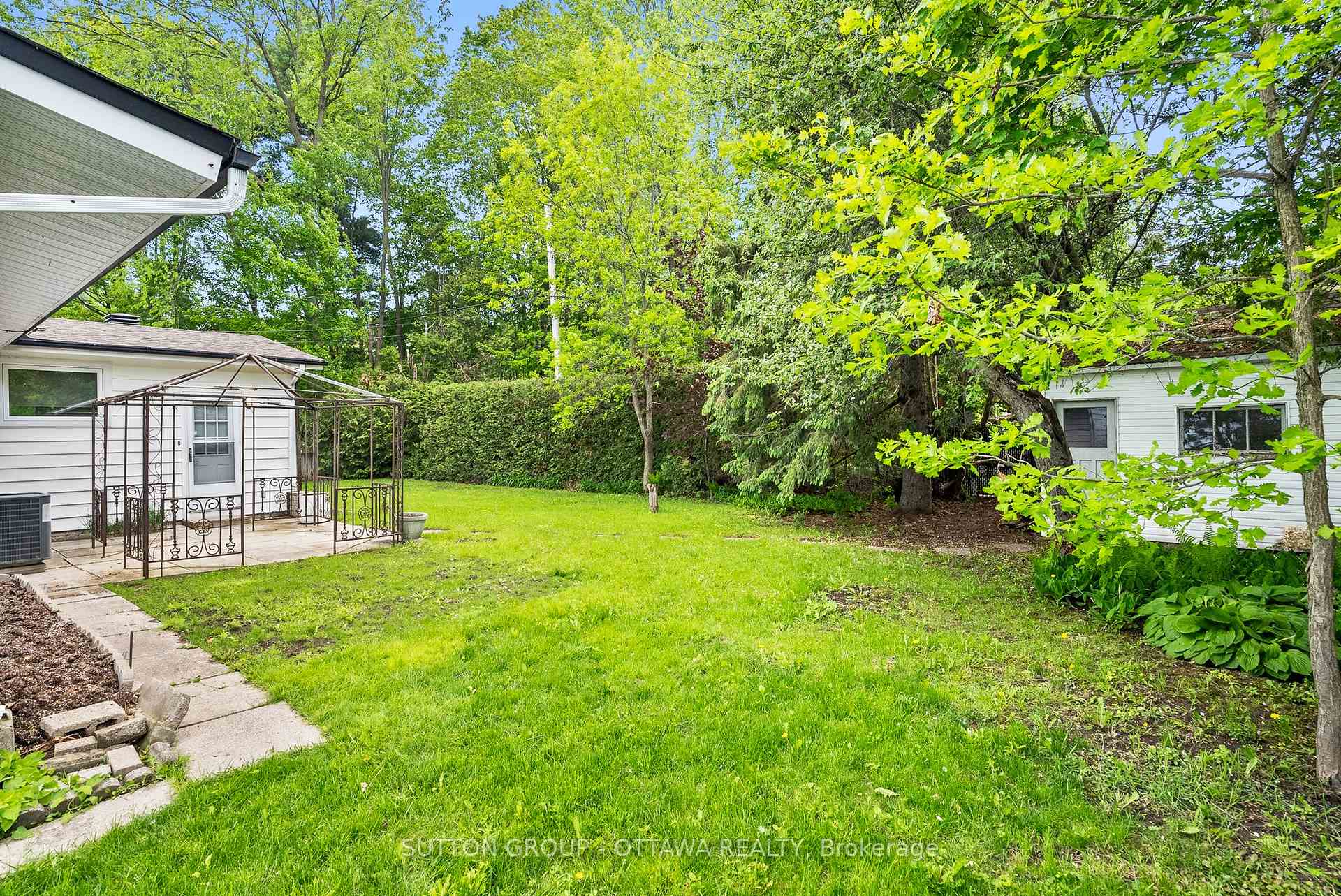 Photo 40 of 45 Larkspur Drive, Ottawa, Lynwood Village — HOMEH