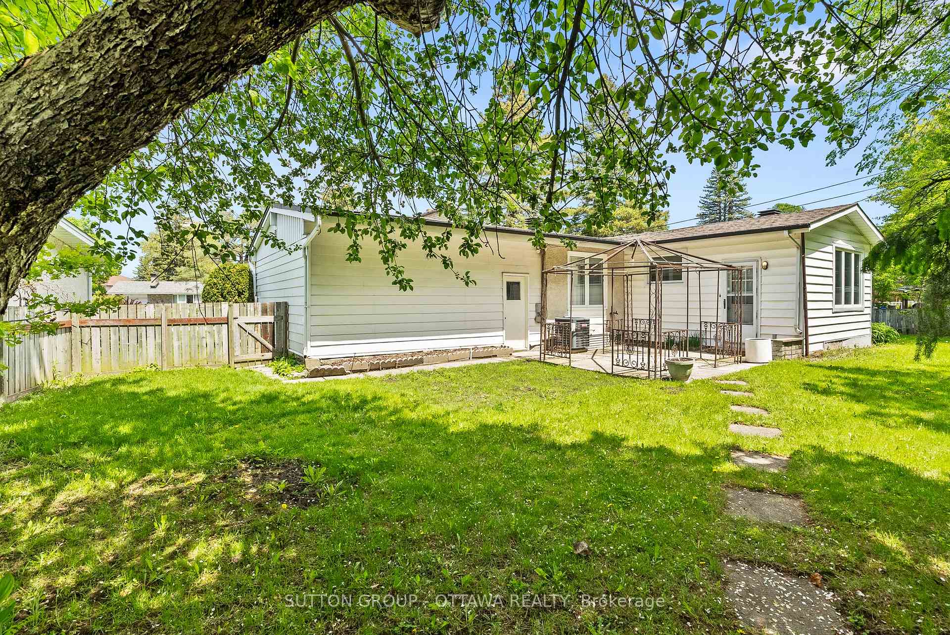 Photo 41 of 45 Larkspur Drive, Ottawa, Lynwood Village — HOMEH