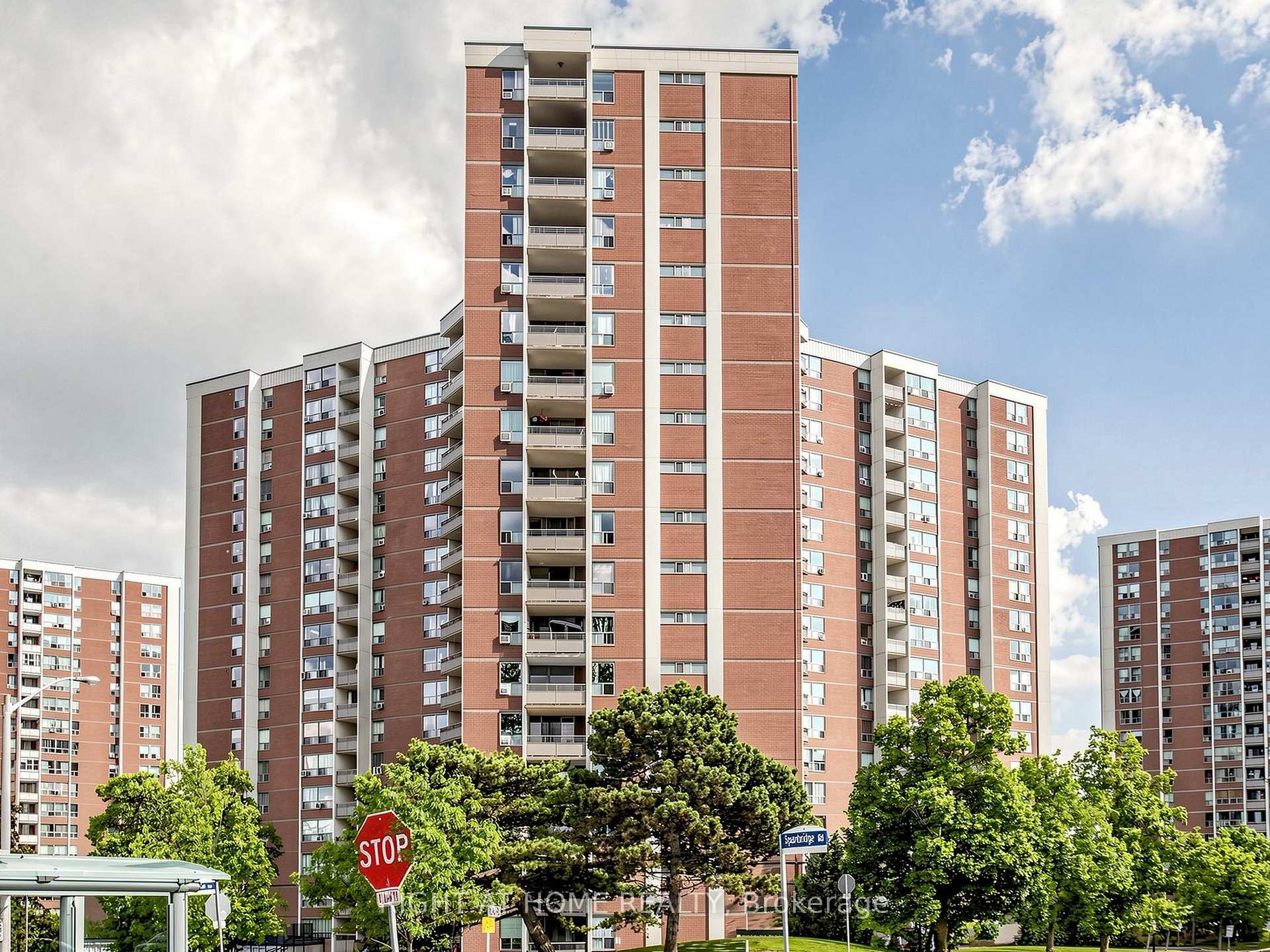 Photo 1 of Unit 915, 5 Vicora Linkway Way, Toronto, Flemingdon Park — HOMEH