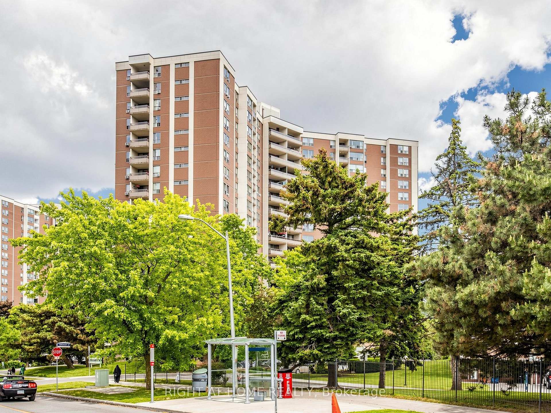 Photo 2 of Unit 915, 5 Vicora Linkway Way, Toronto, Flemingdon Park — HOMEH