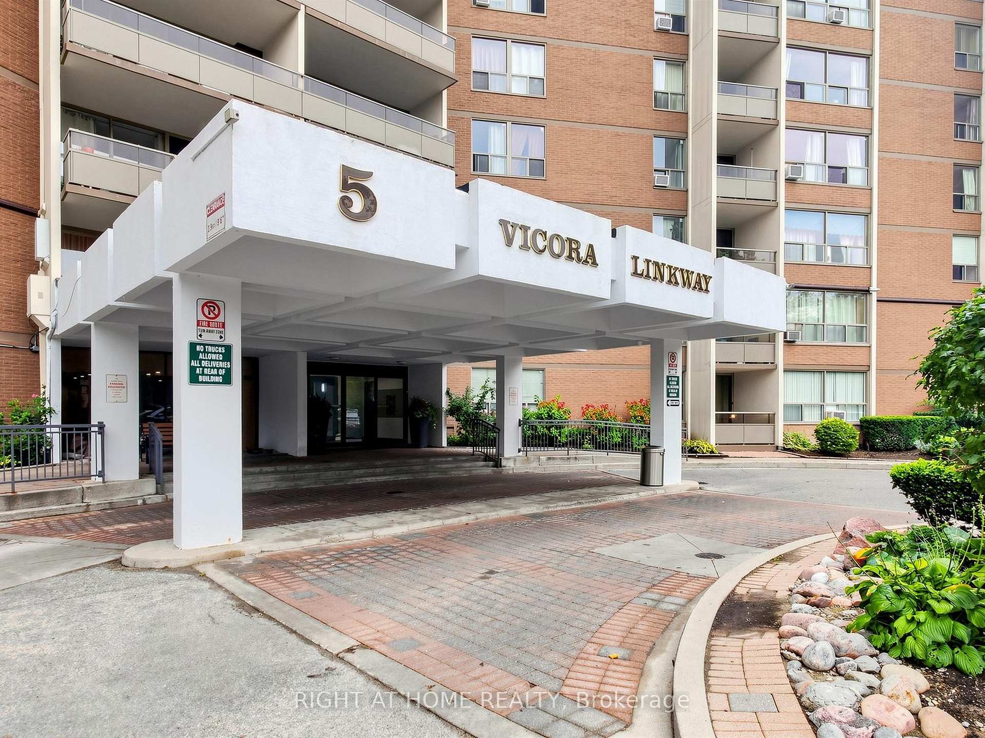 Photo 3 of Unit 915, 5 Vicora Linkway Way, Toronto, Flemingdon Park — HOMEH