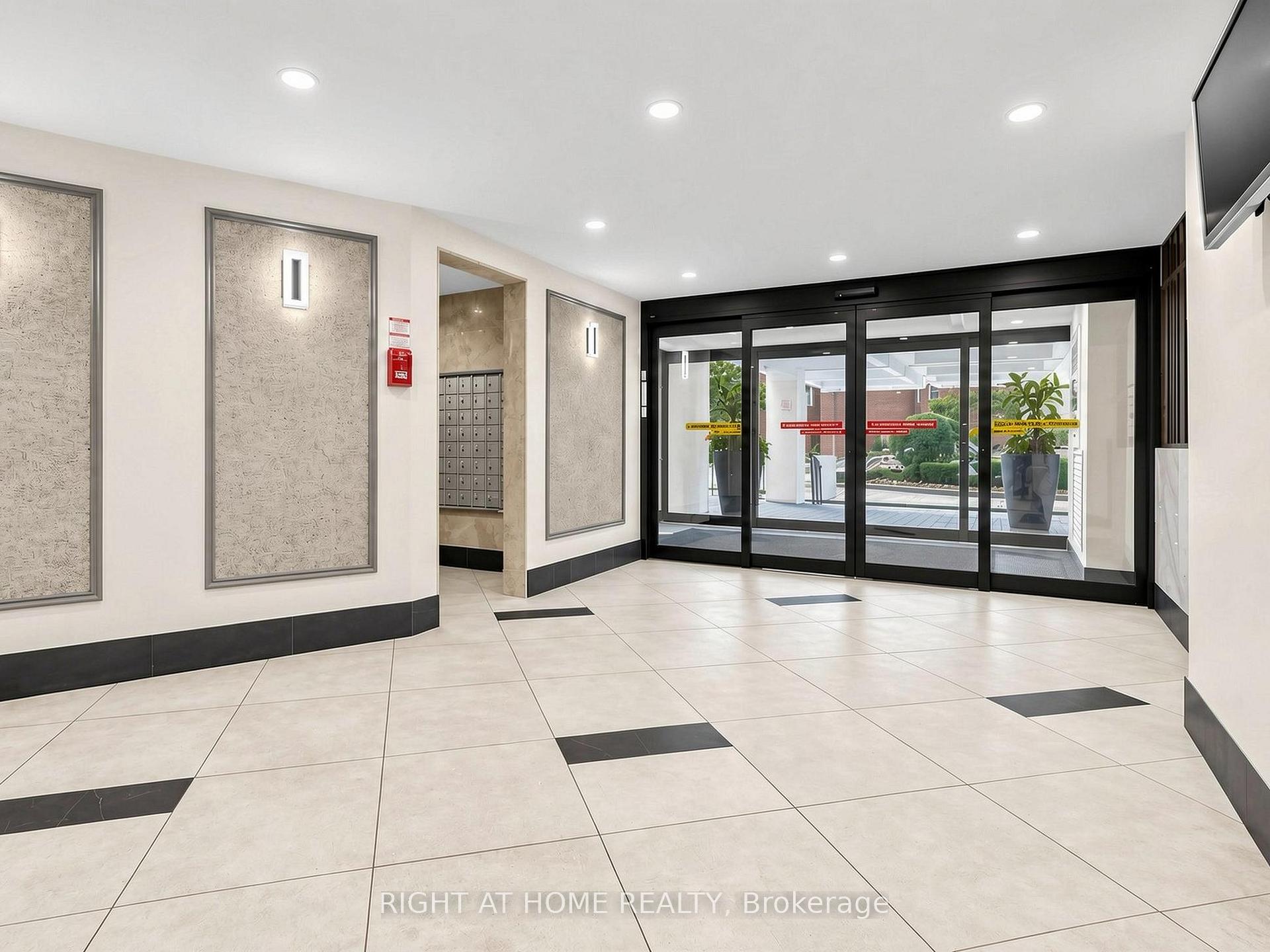 Photo 4 of Unit 915, 5 Vicora Linkway Way, Toronto, Flemingdon Park — HOMEH