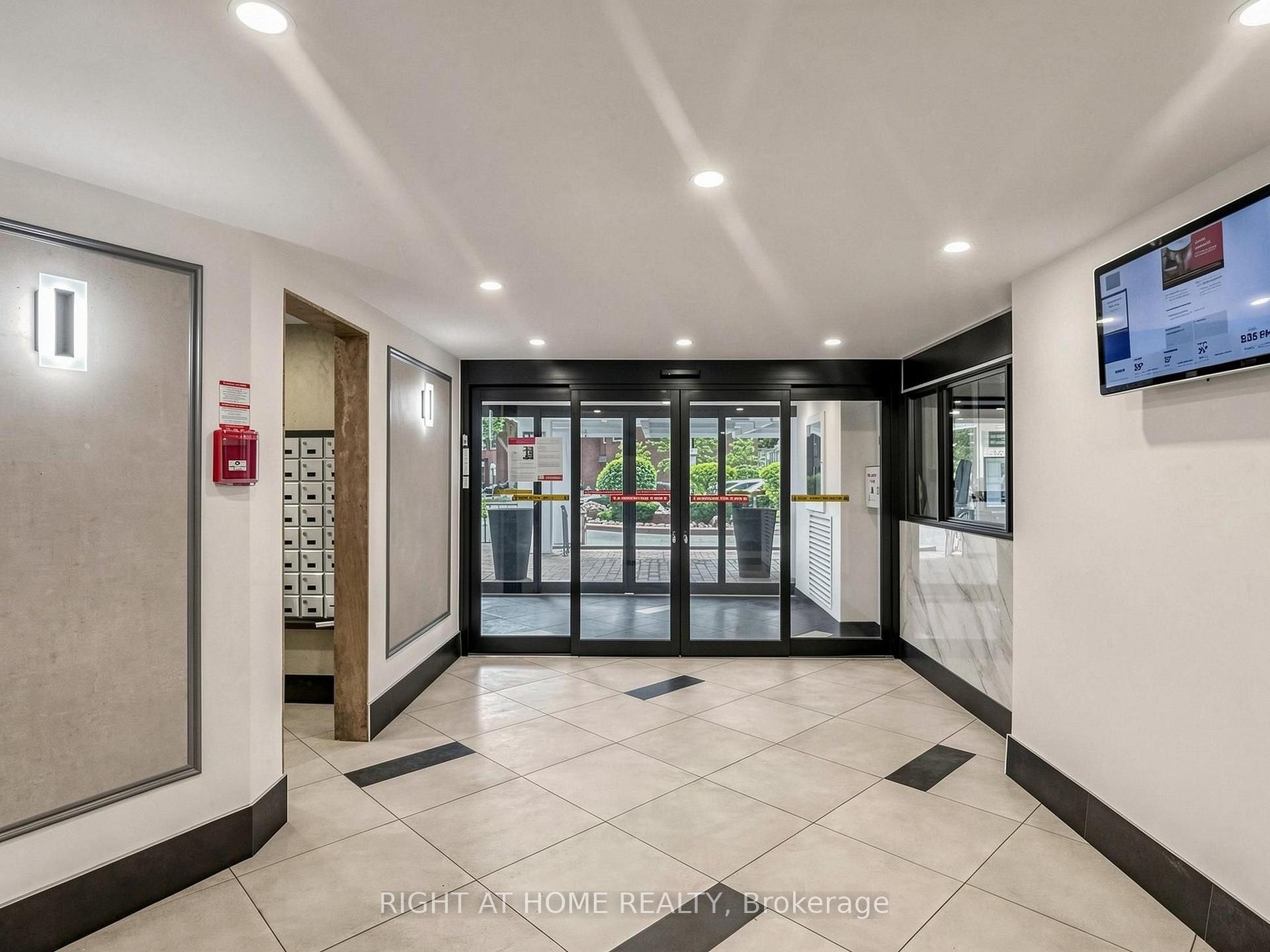 Photo 5 of Unit 915, 5 Vicora Linkway Way, Toronto, Flemingdon Park — HOMEH