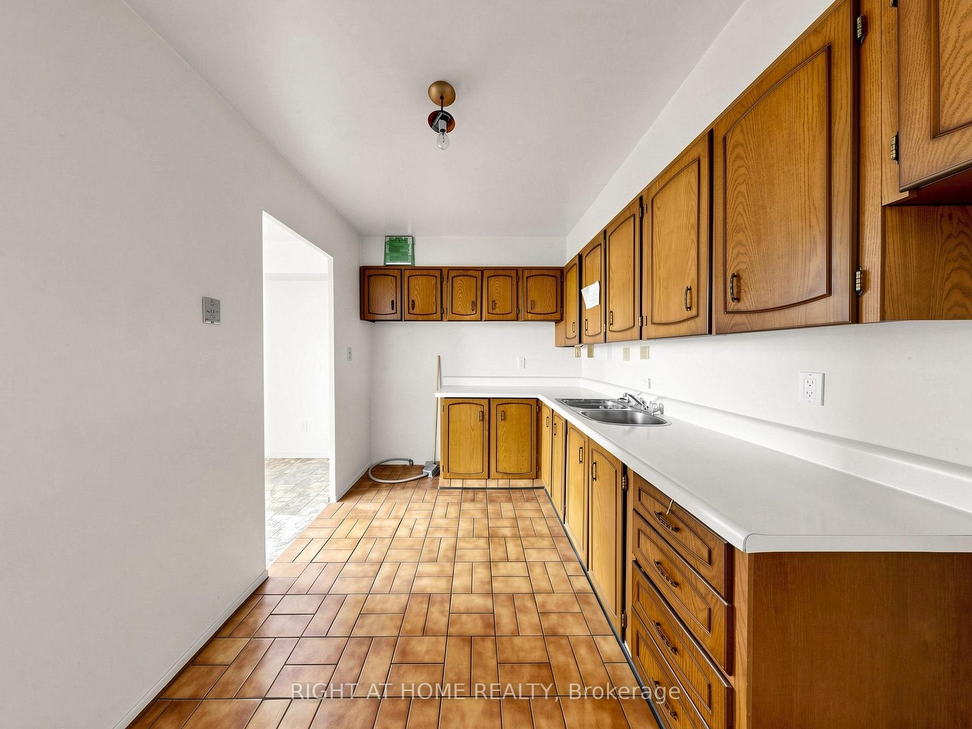 Photo 22 of Unit 915, 5 Vicora Linkway Way, Toronto, Flemingdon Park — HOMEH