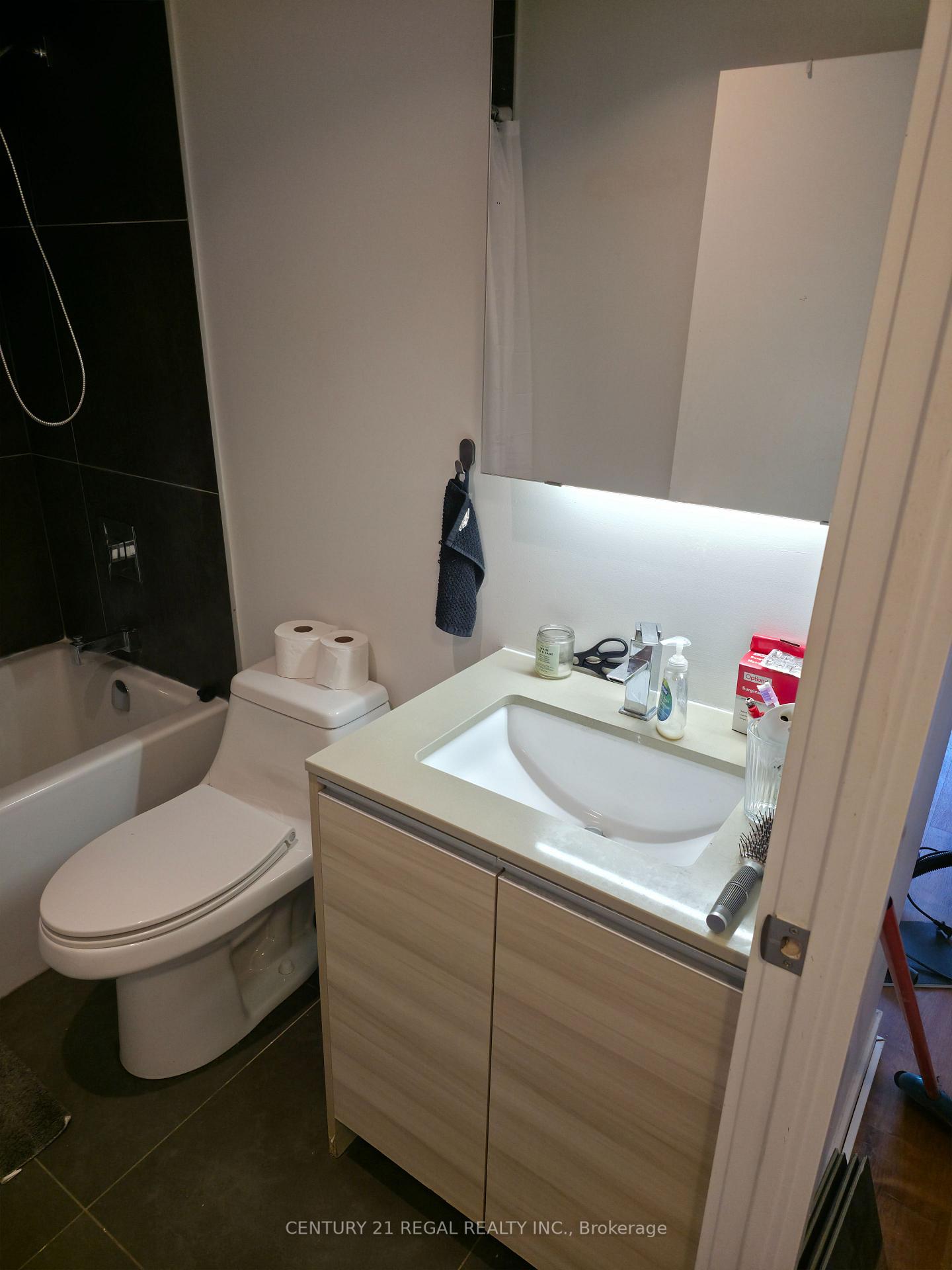Photo 6 of Unit 705, 20 Minowan Miikan Lane, Toronto, Little Portugal — HOMEH