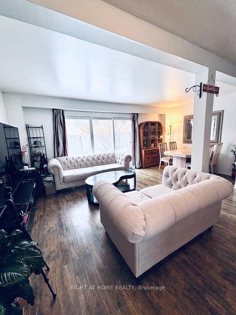 Photo 5 of Unit 7, 925 Bayly Street, Pickering, West Shore — HOMEH