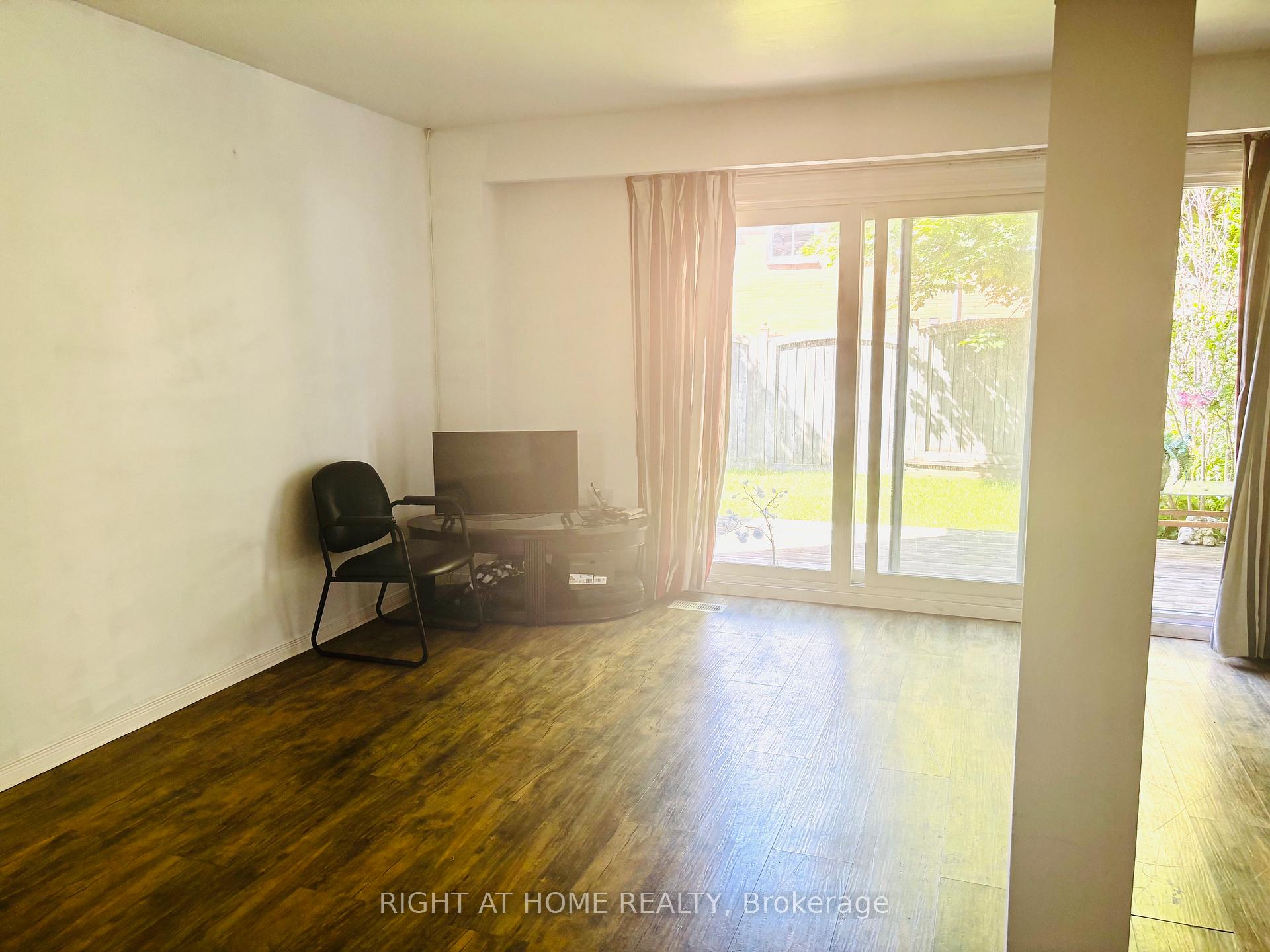 Photo 30 of Unit 7, 925 Bayly Street, Pickering, West Shore — HOMEH