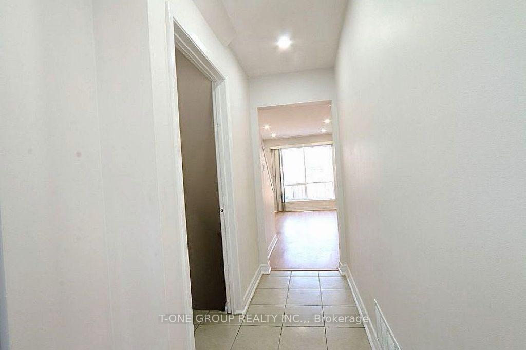 Photo 2 of Unit 9, 8 Liszt Gate, North York, Hillcrest Village — HOMEH