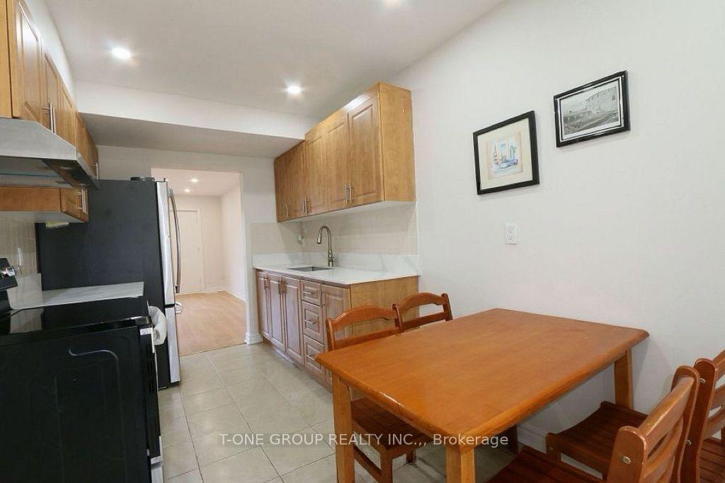 Photo 4 of Unit 9, 8 Liszt Gate, North York, Hillcrest Village — HOMEH