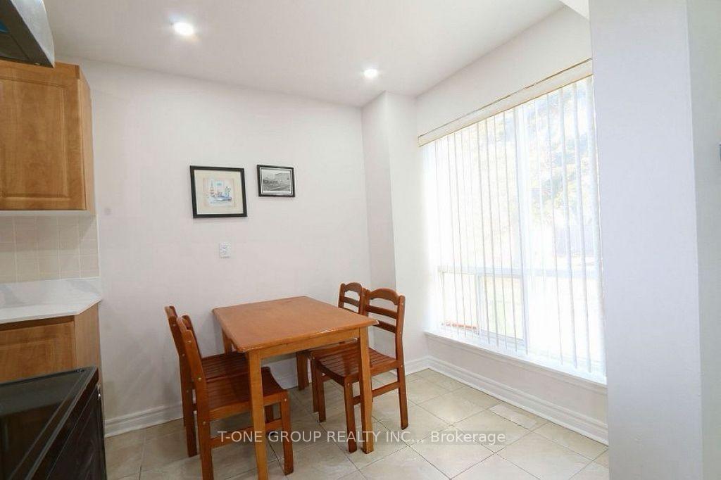 Photo 5 of Unit 9, 8 Liszt Gate, North York, Hillcrest Village — HOMEH