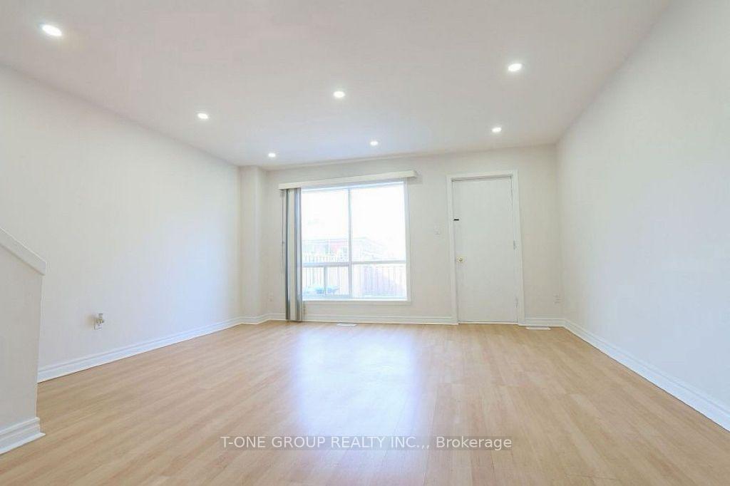 Photo 7 of Unit 9, 8 Liszt Gate, North York, Hillcrest Village — HOMEH