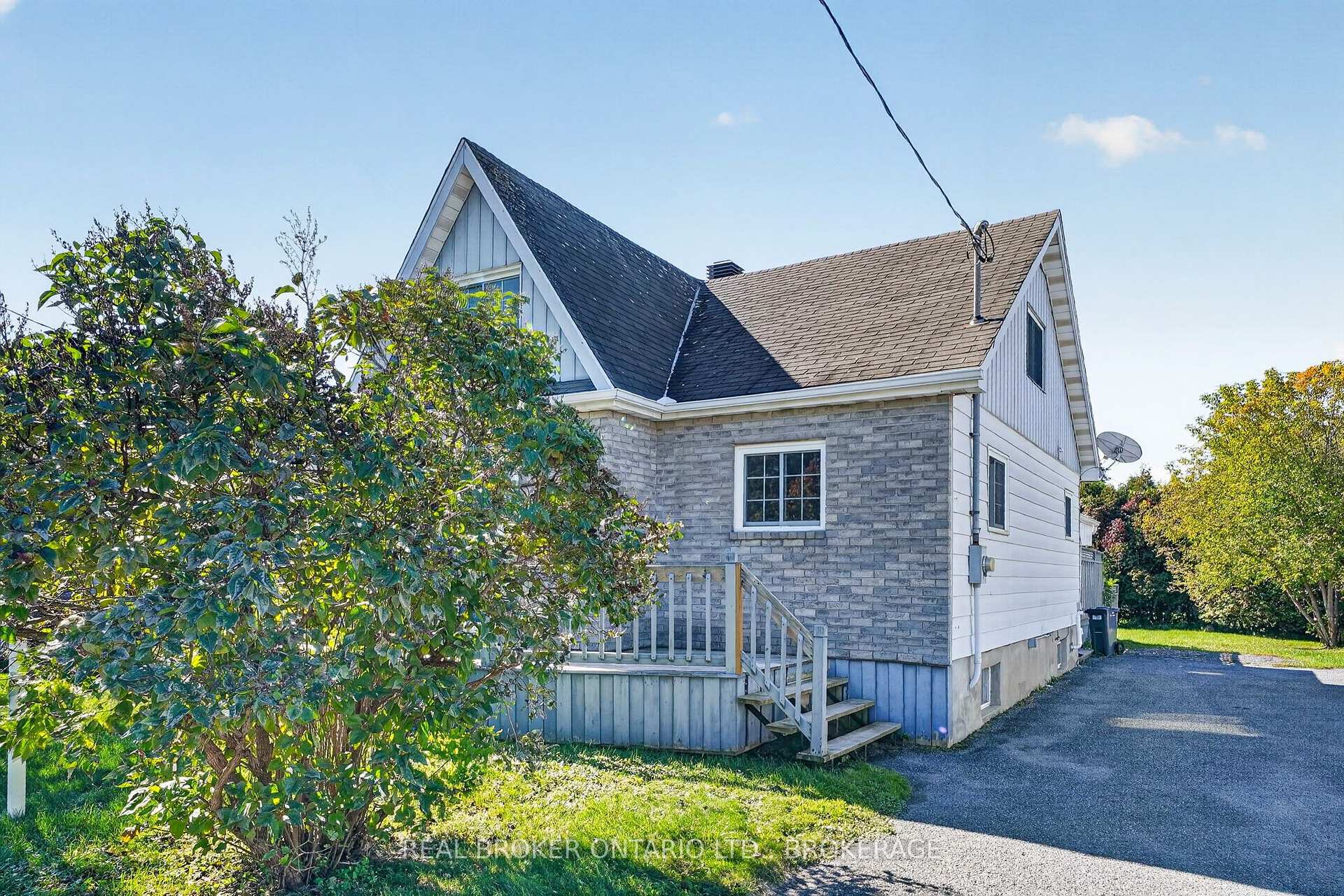 Photo 2 of 25 Dunbar Avenue, Cornwall, Cornwall — HOMEH