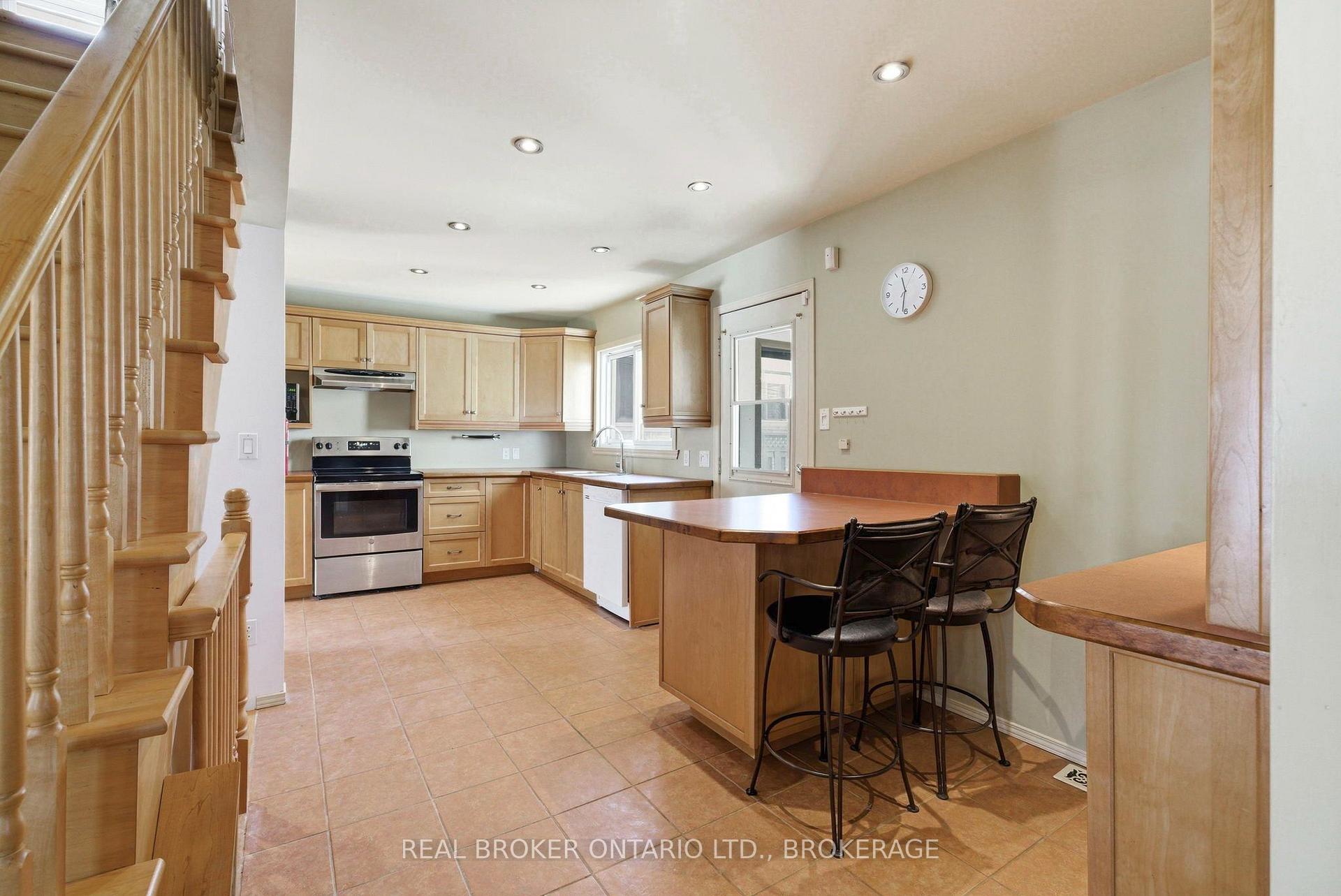 Photo 8 of 25 Dunbar Avenue, Cornwall, Cornwall — HOMEH
