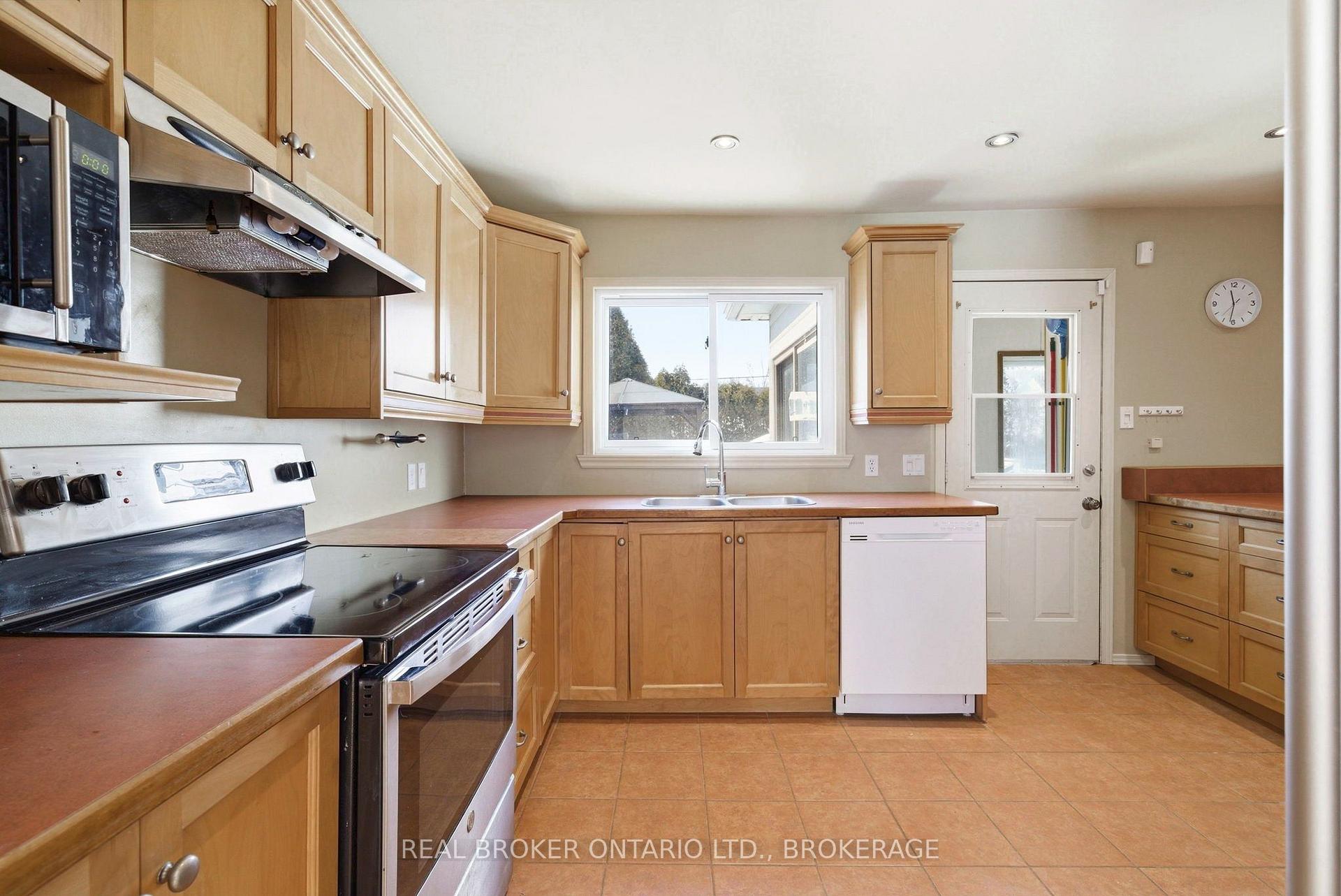 Photo 10 of 25 Dunbar Avenue, Cornwall, Cornwall — HOMEH