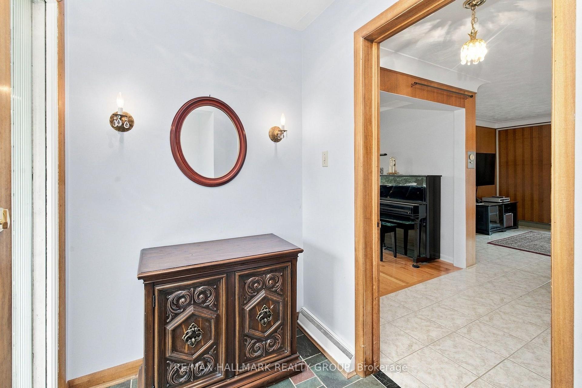 Photo 4 of 855 Mountainview Avenue, Ottawa, Whitehaven — HOMEH
