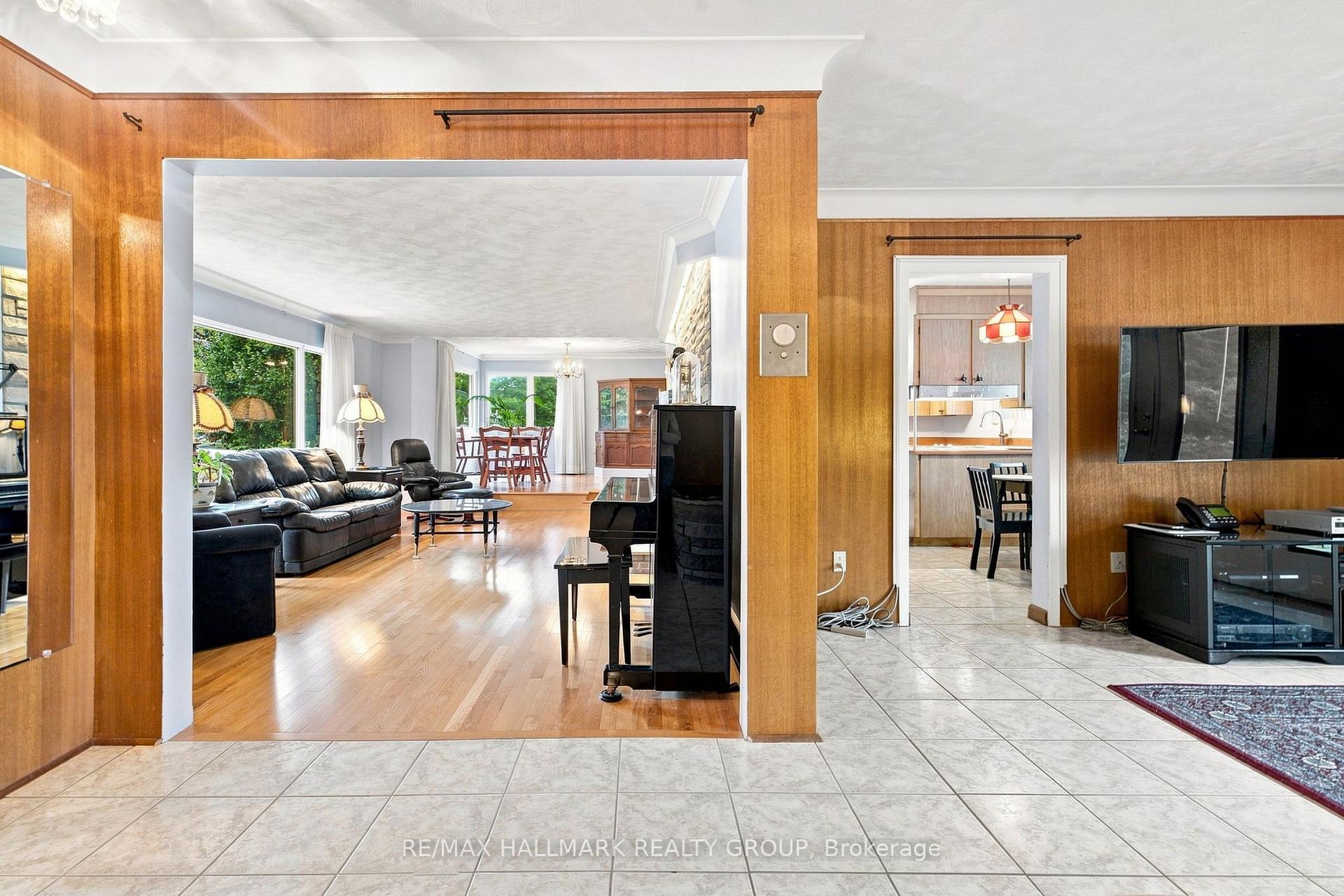 Photo 5 of 855 Mountainview Avenue, Ottawa, Whitehaven — HOMEH
