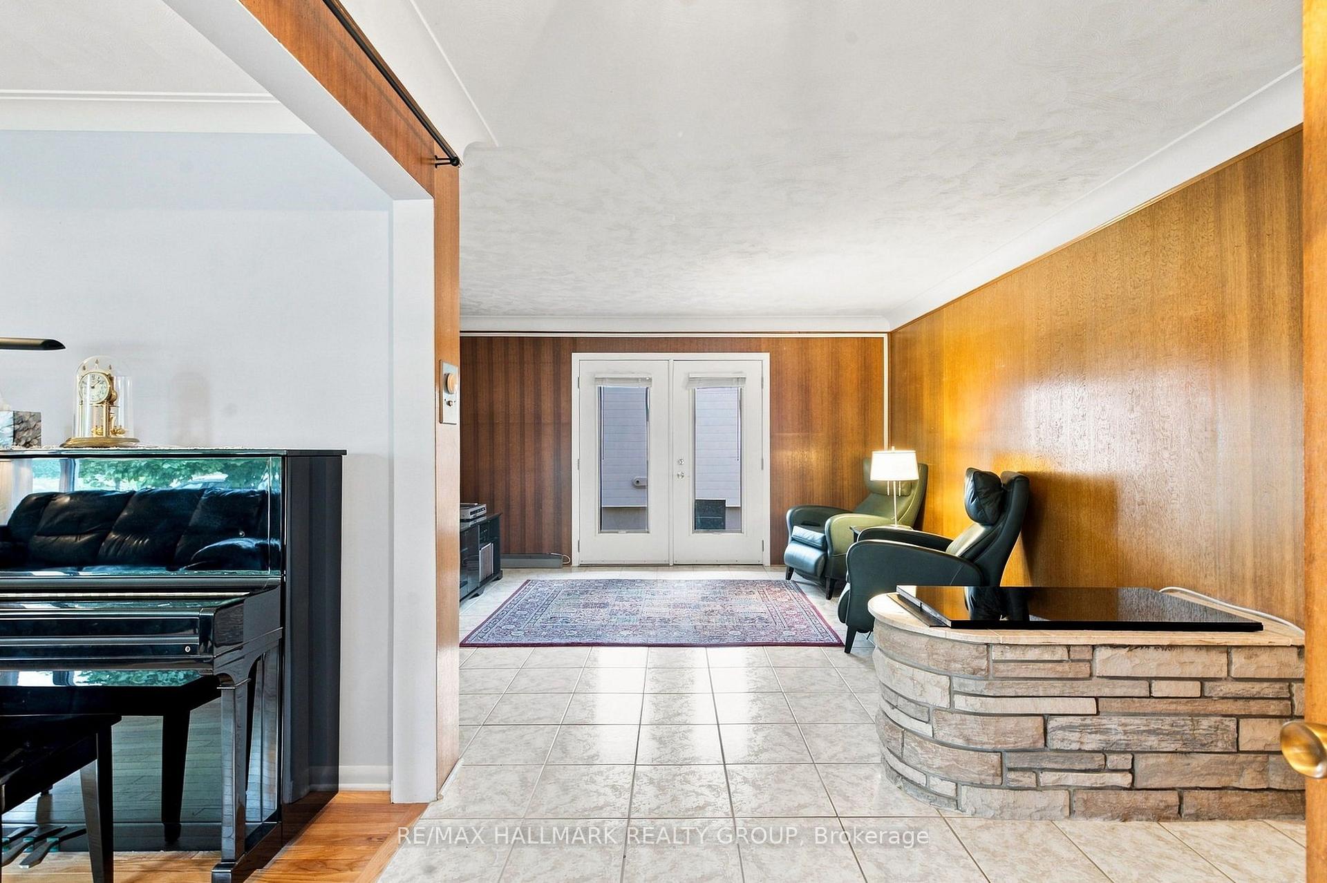 Photo 6 of 855 Mountainview Avenue, Ottawa, Whitehaven — HOMEH