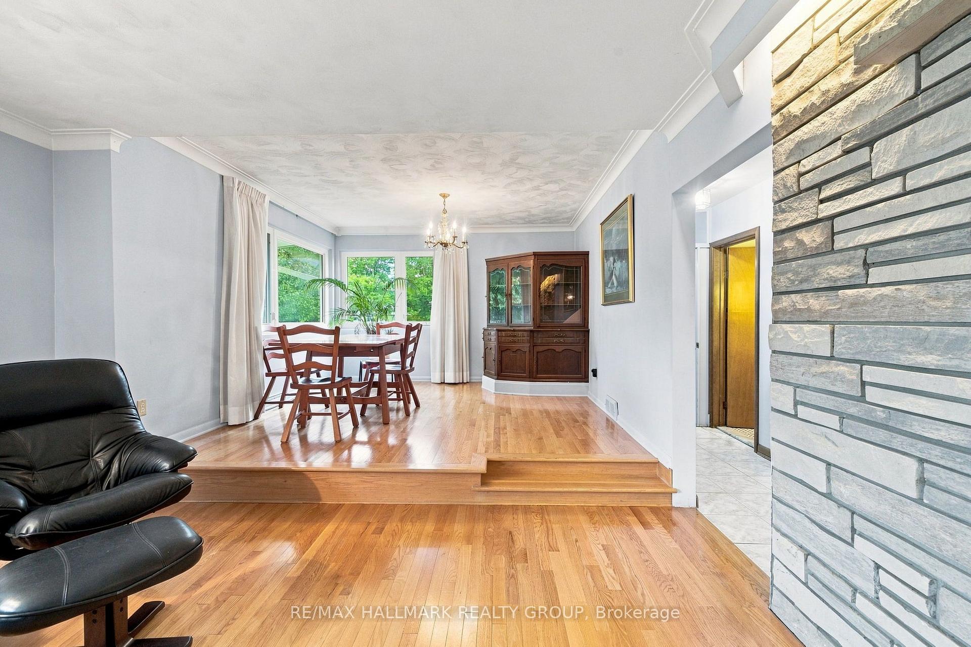 Photo 8 of 855 Mountainview Avenue, Ottawa, Whitehaven — HOMEH