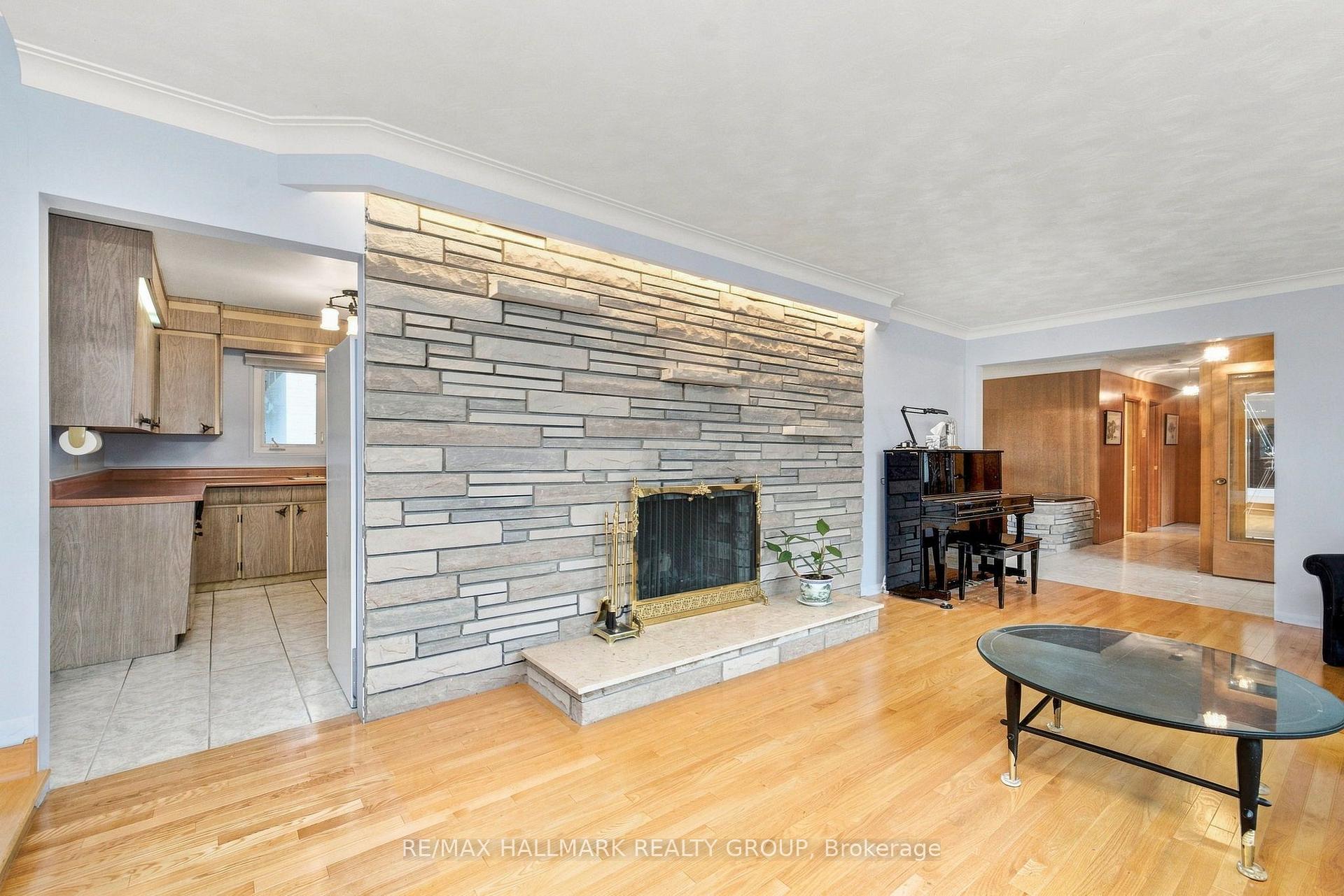 Photo 11 of 855 Mountainview Avenue, Ottawa, Whitehaven — HOMEH