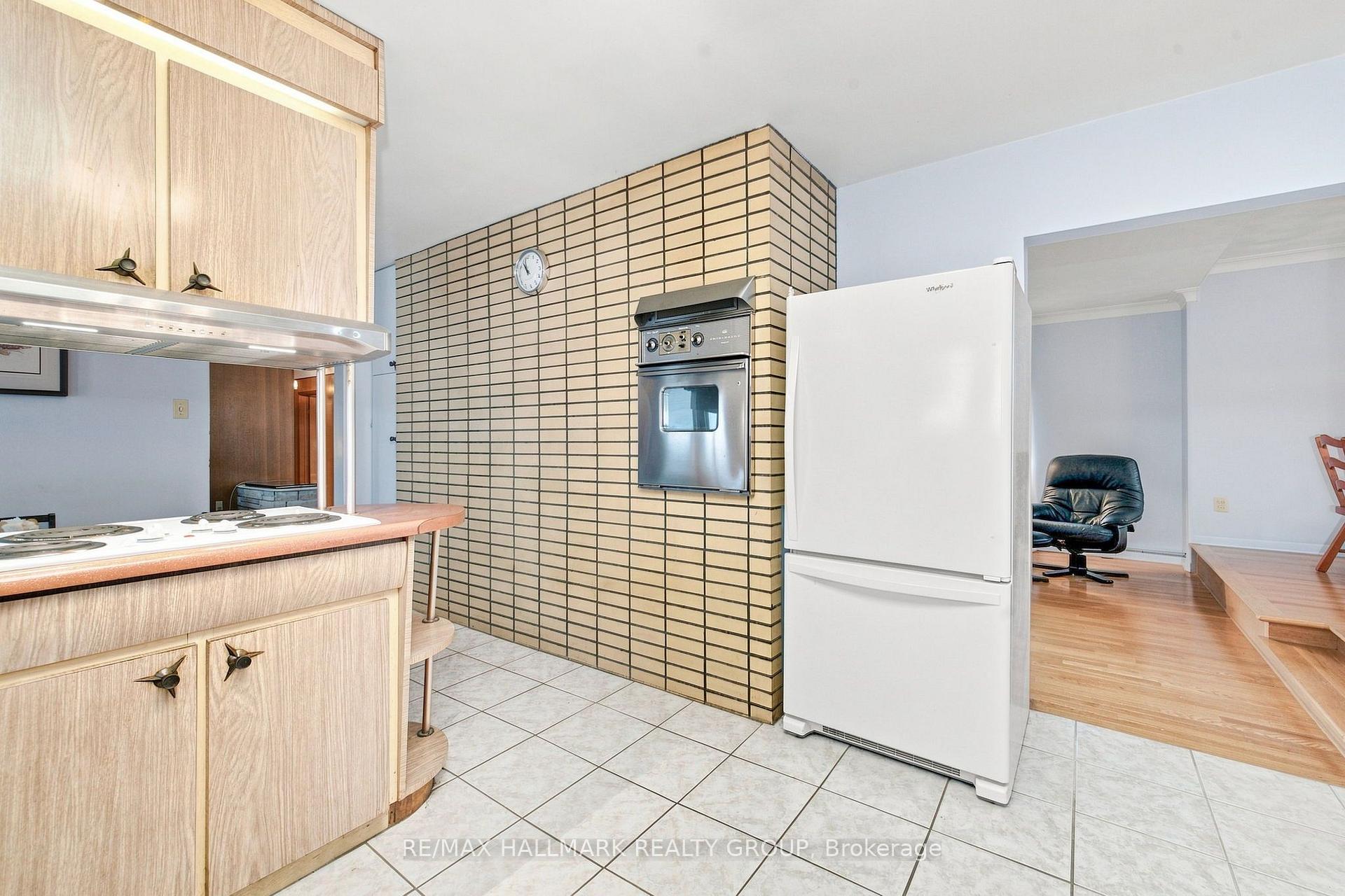 Photo 14 of 855 Mountainview Avenue, Ottawa, Whitehaven — HOMEH