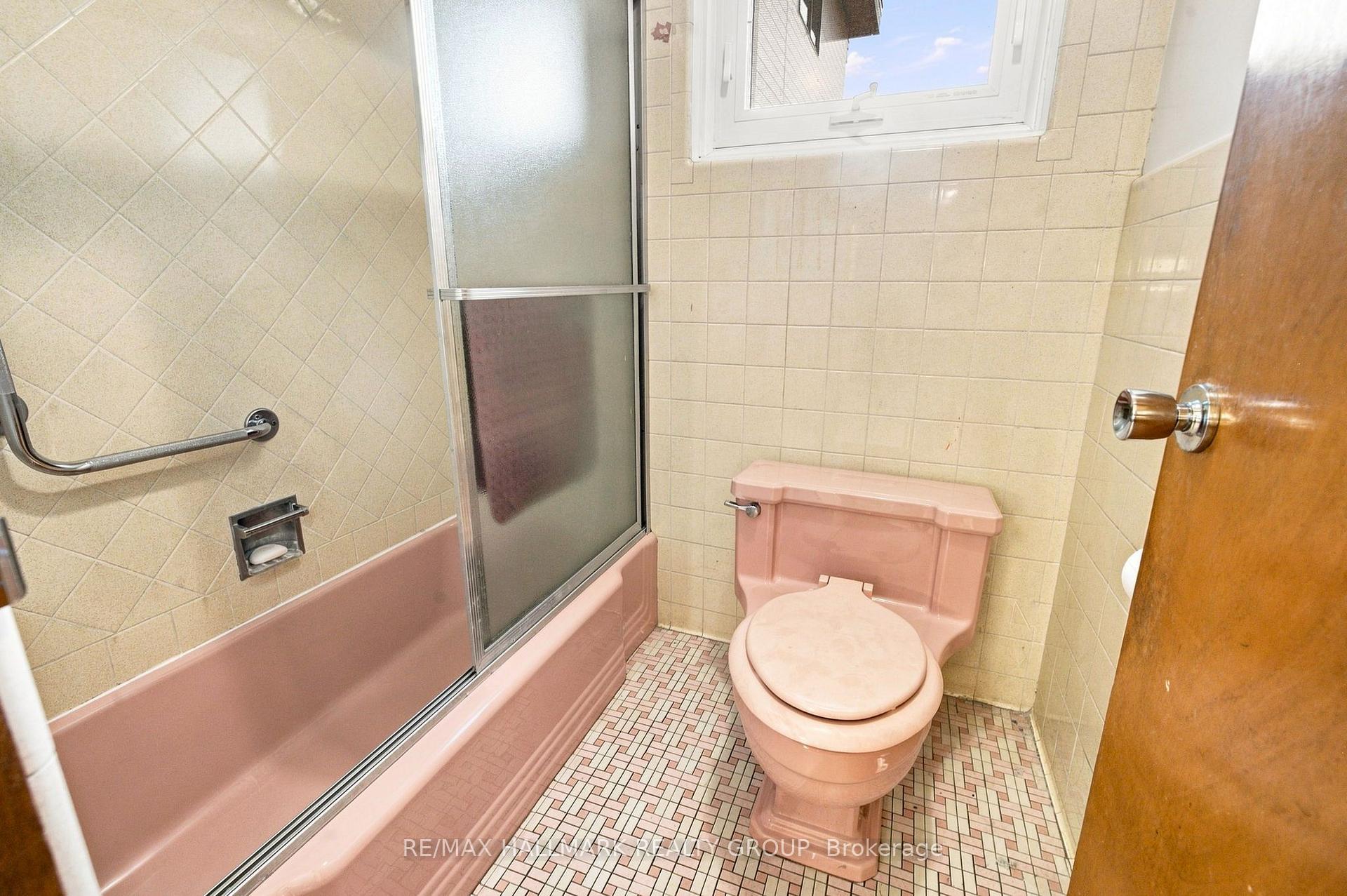 Photo 22 of 855 Mountainview Avenue, Ottawa, Whitehaven — HOMEH